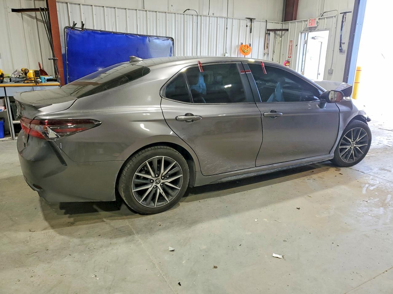 2023 Toyota Camry Se - Image 3