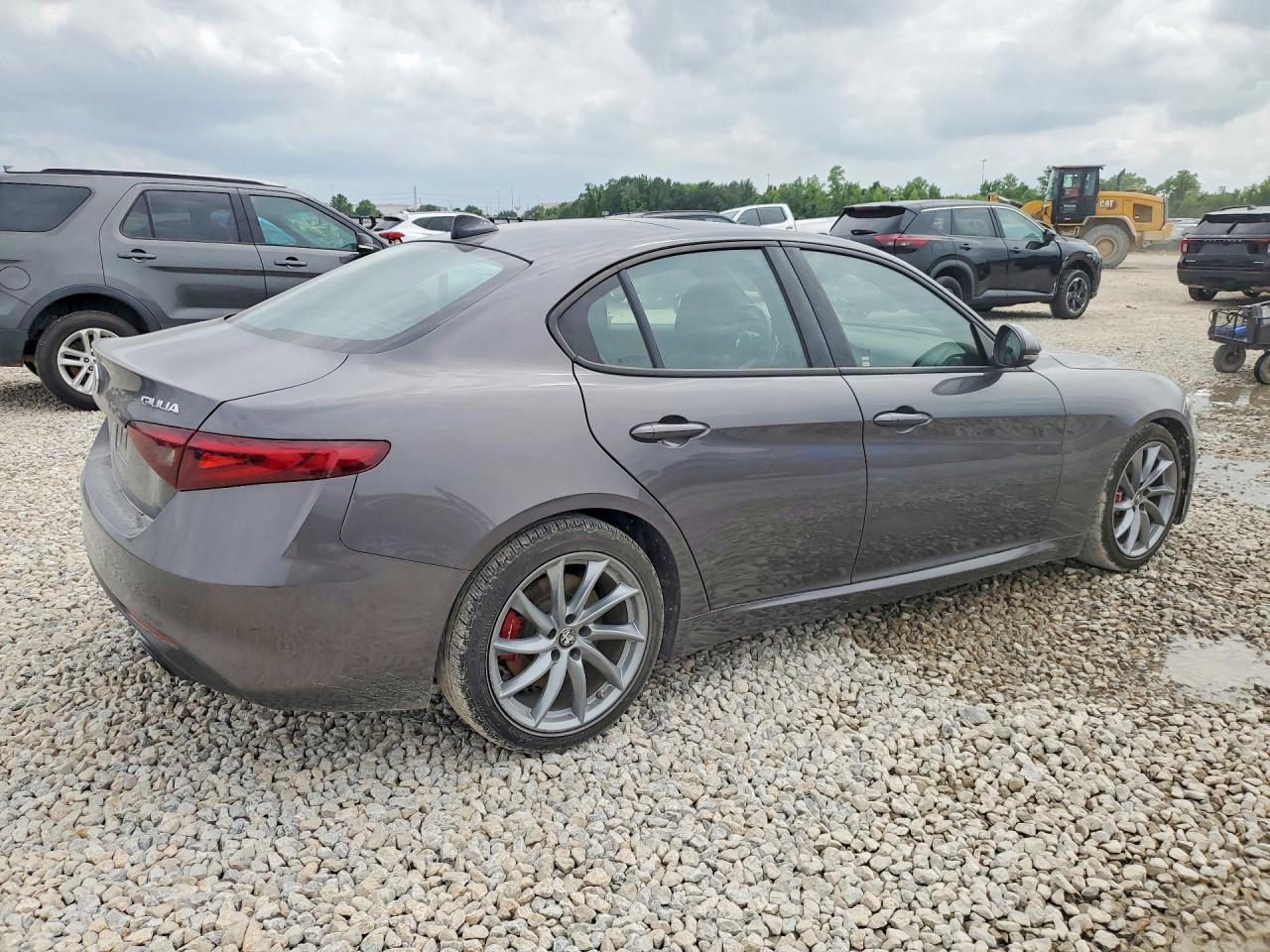 2022 Alfa Romeo Giulia - Фото 3