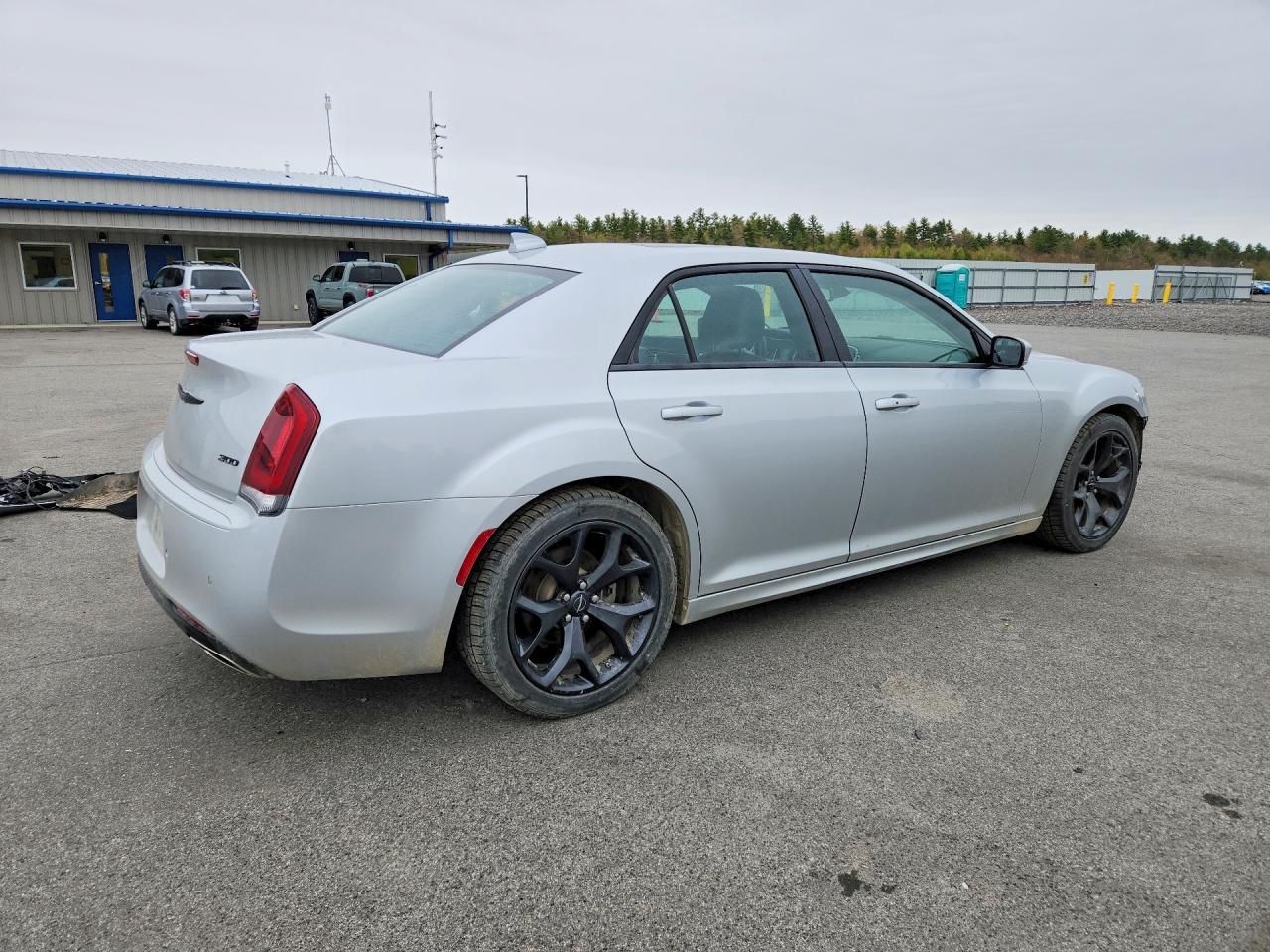 2022 Chrysler 300 Touring L - Фото 3