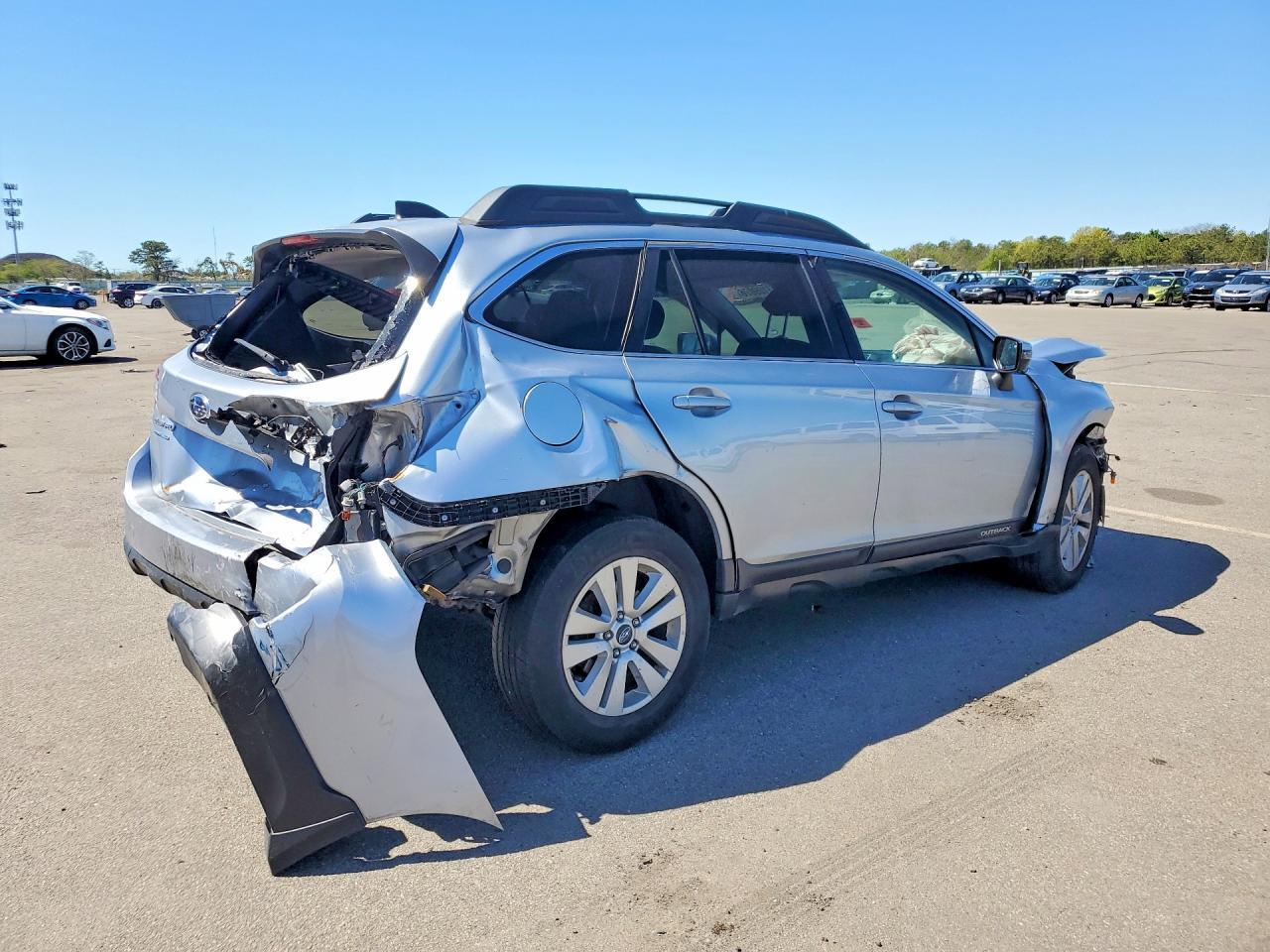 2016 Subaru Outback 2.5I Premium - Image 3