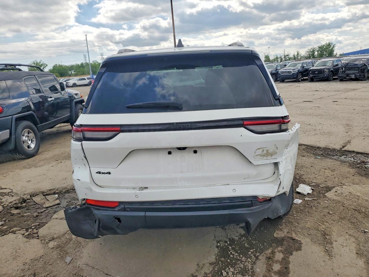 2024 Jeep Grand Cherokee Laredo - Image 6