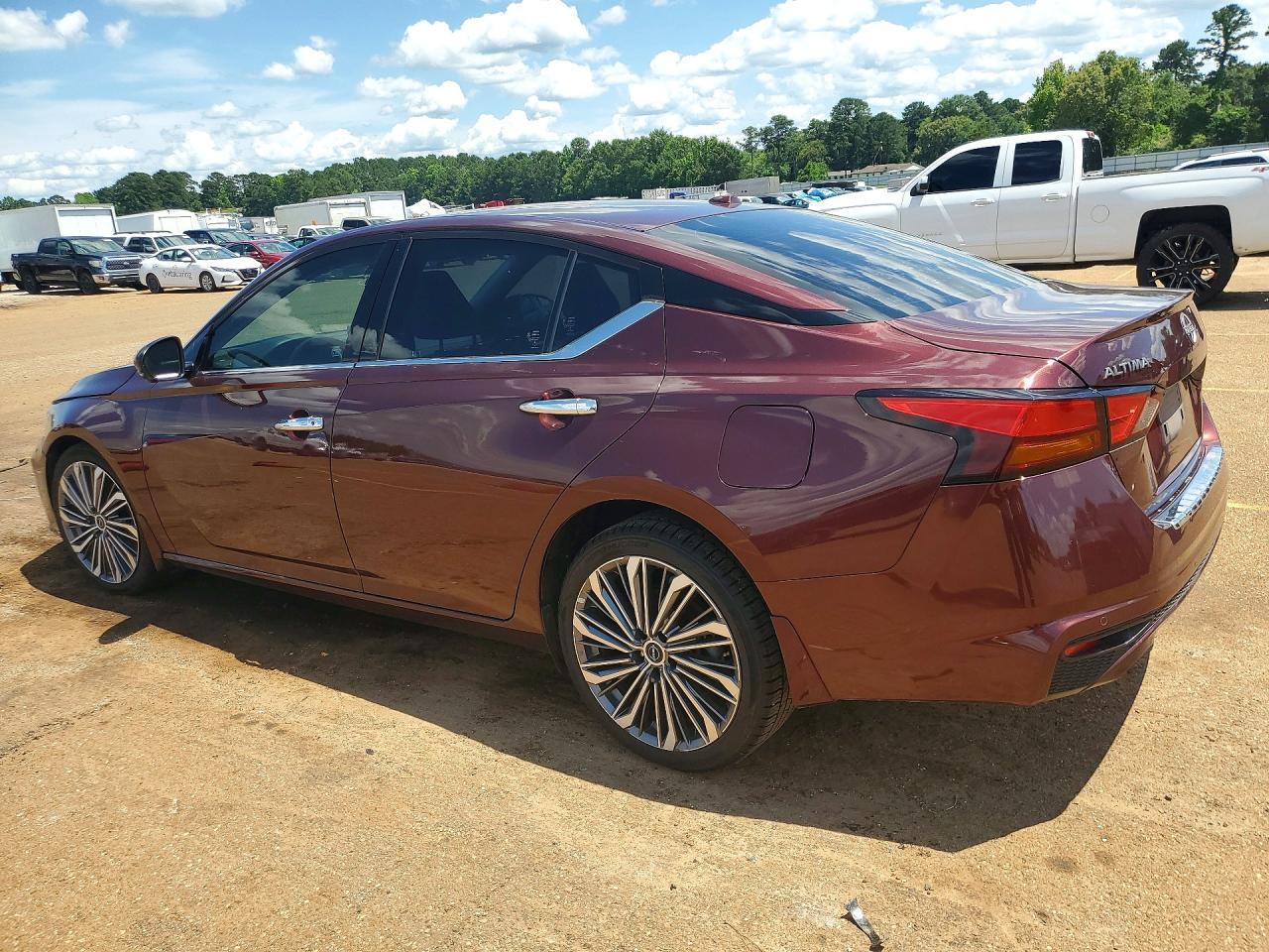 2023 Nissan Altima Sl - Image 2