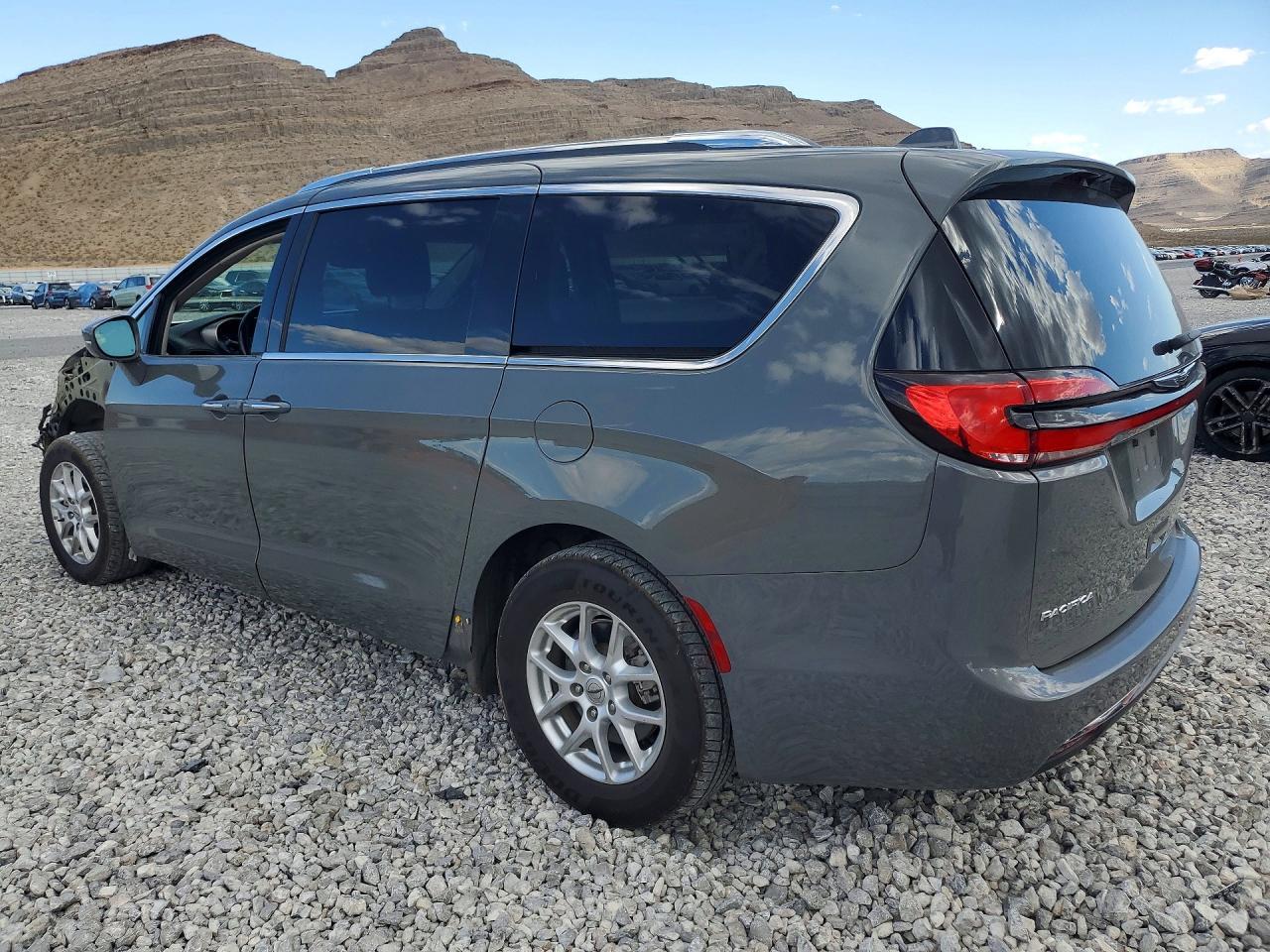 2021 Chrysler Pacifica Touring L - Image 2