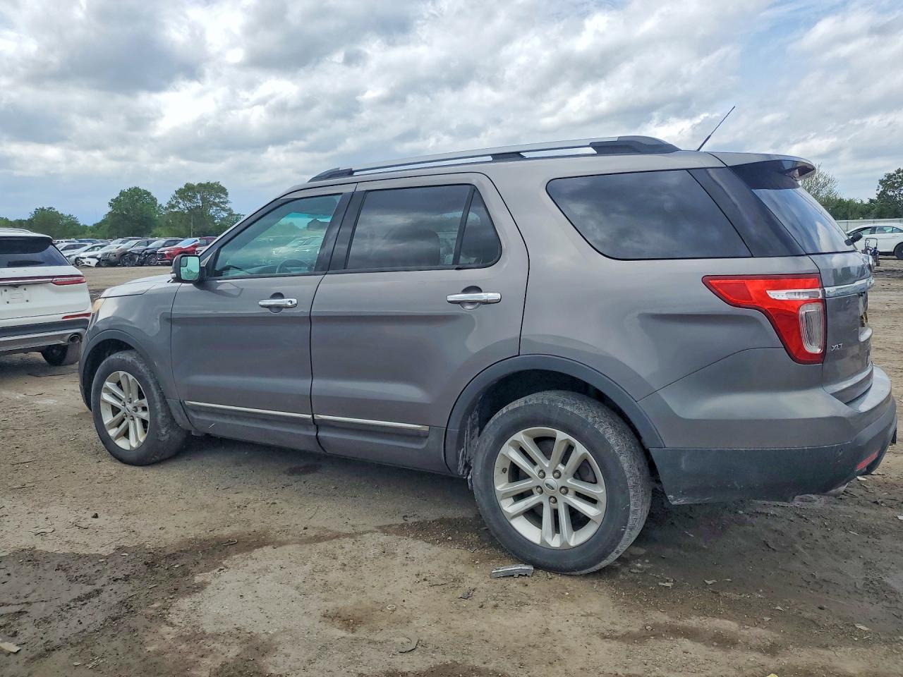 2014 Ford Explorer Xlt - Image 2