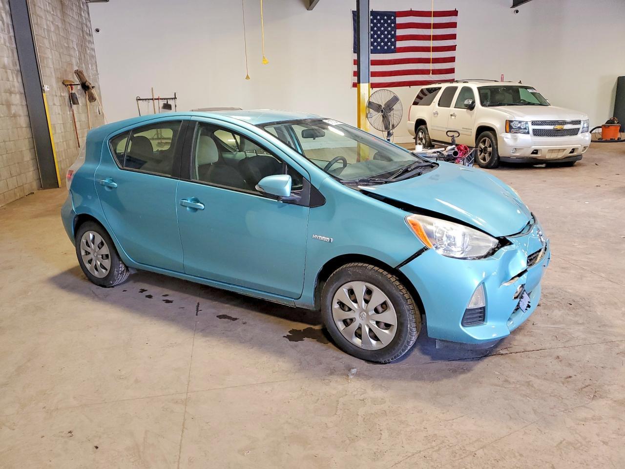 2013 Toyota Prius C Two - Фото 4