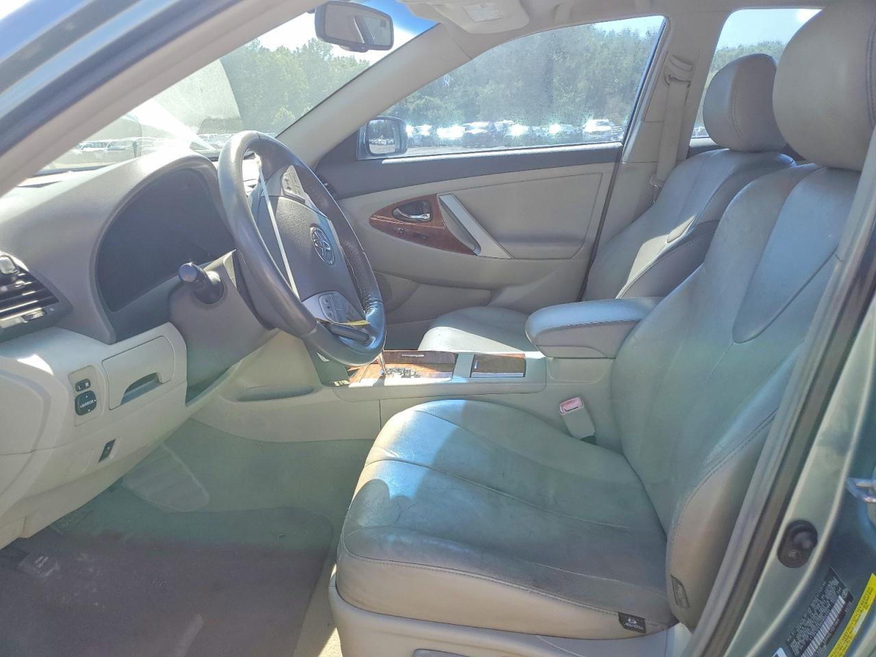 2010 Toyota Camry Xle V6 - Image 7