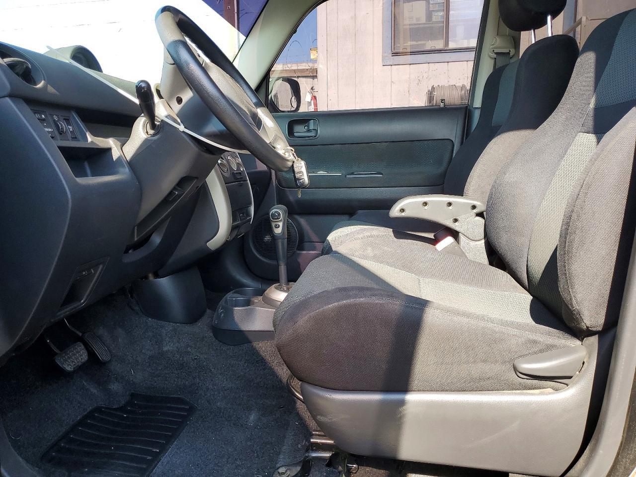 2006 Toyota Scion Xb - Image 7