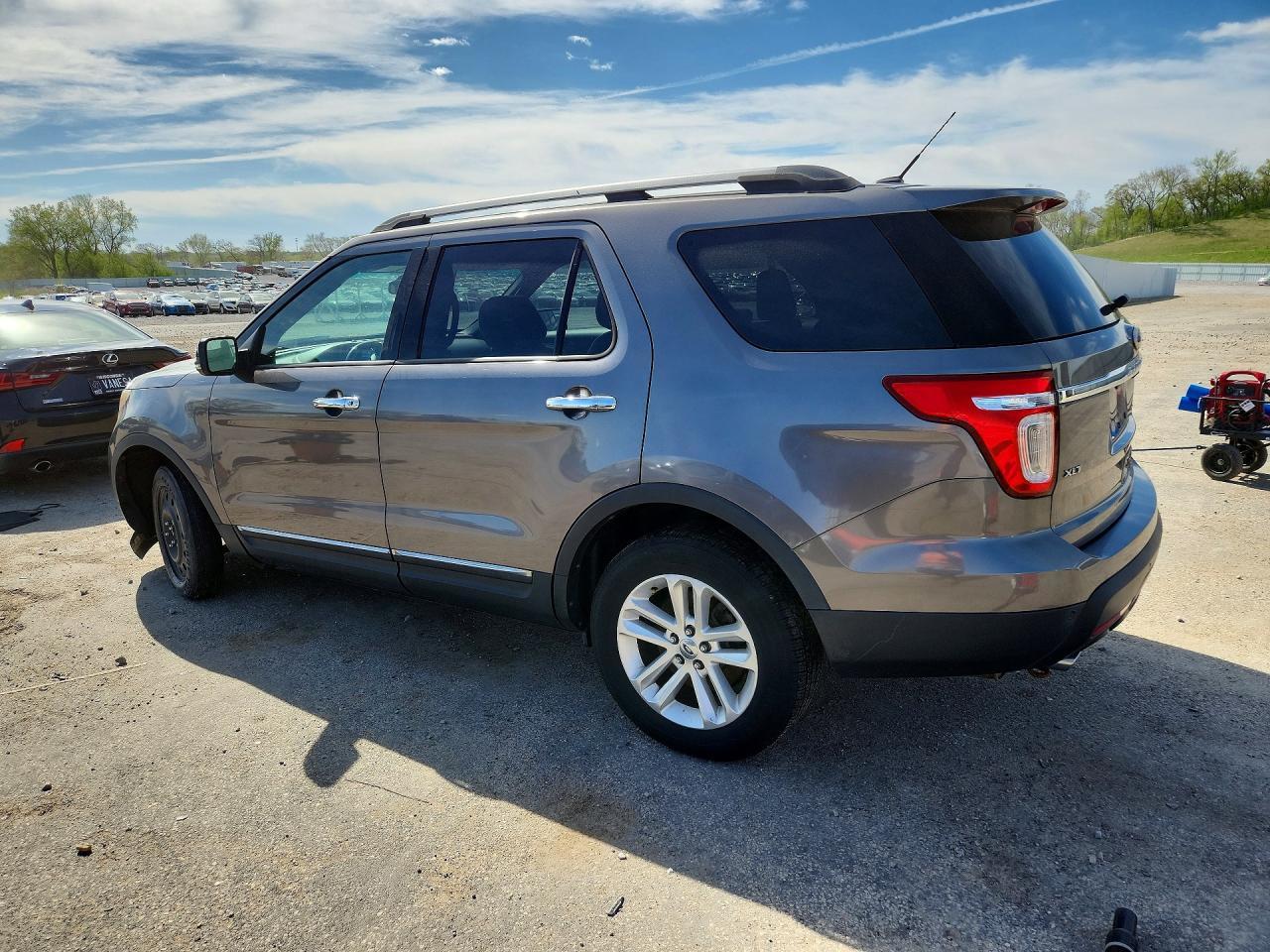 2016 Ford Explorer Xlt - Image 2