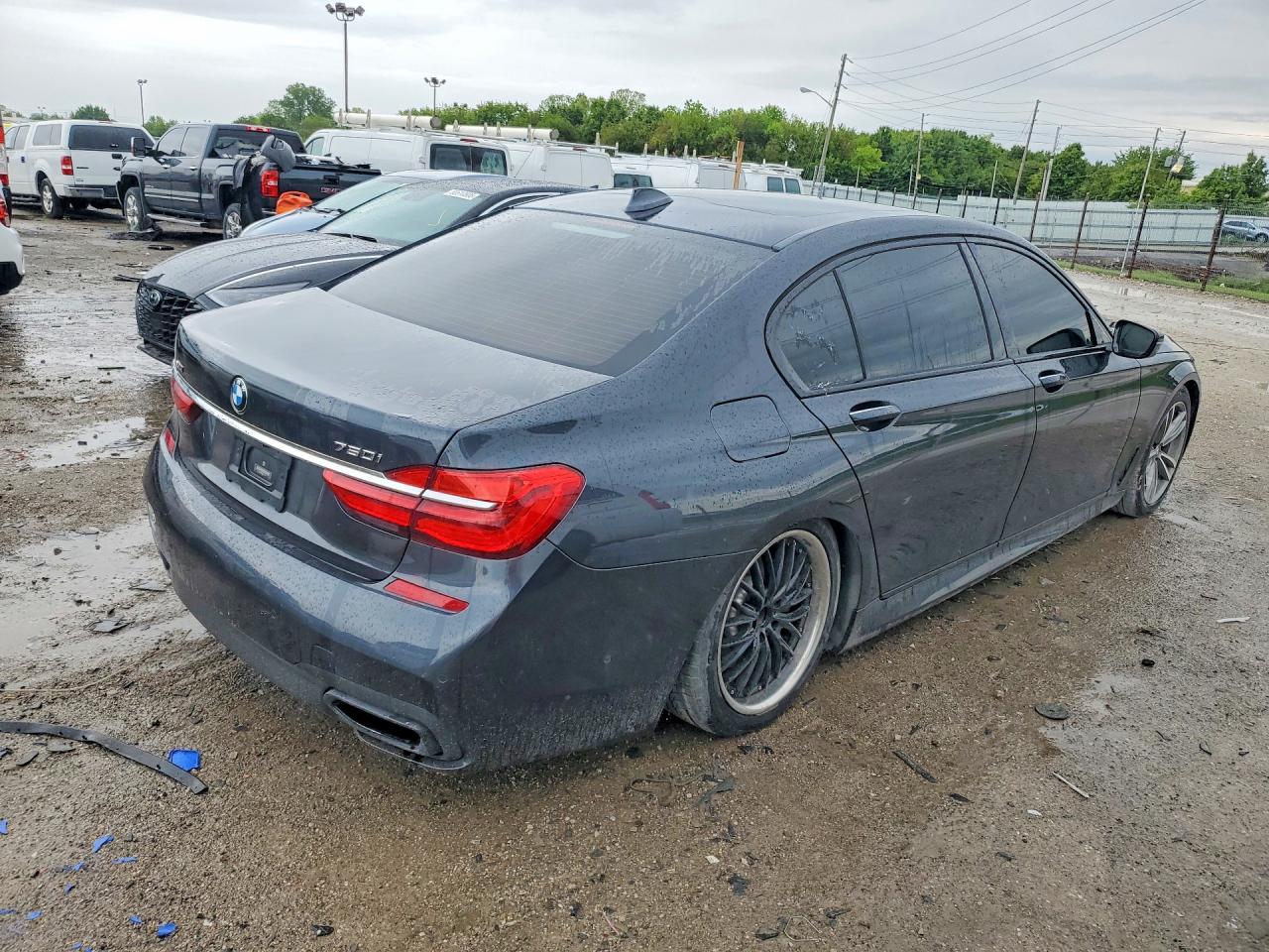 2017 BMW 750 Xi - Image 3