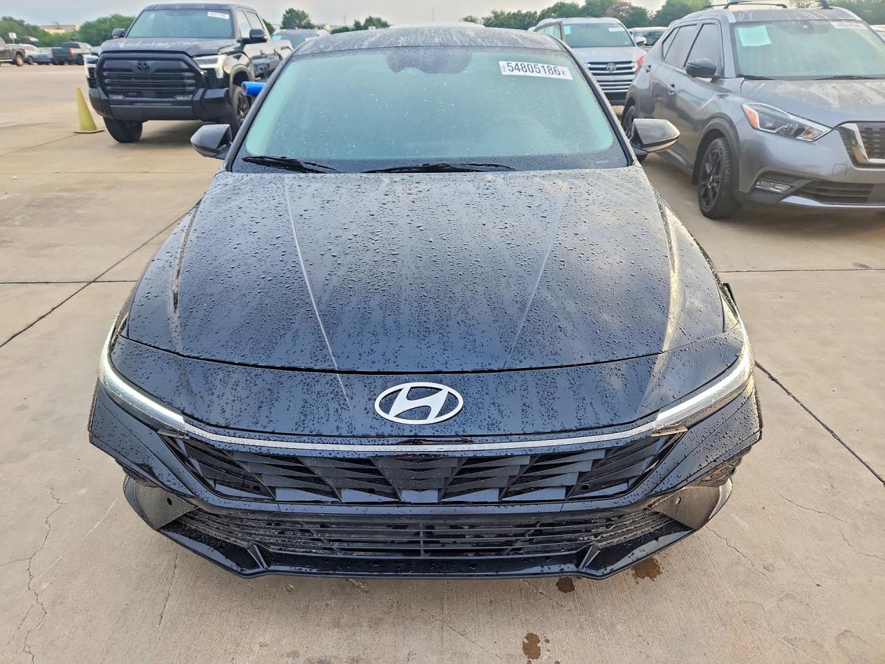 2025 Hyundai Elantra Se - Image 5