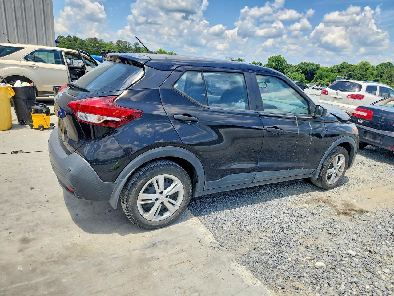 2020 Nissan Kicks S - Фото 3