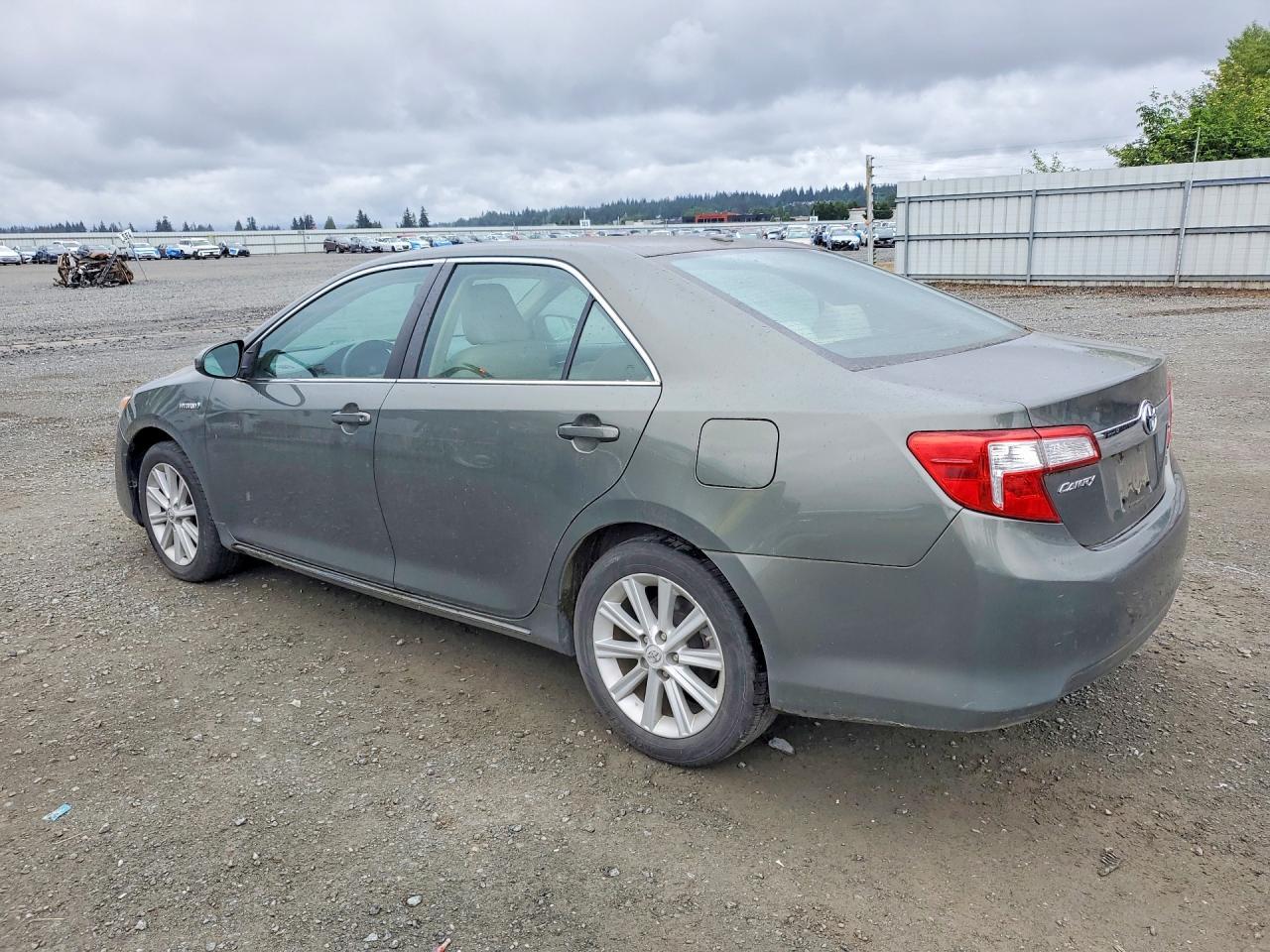 2012 Toyota Camry Hybrid Xle - Image 2