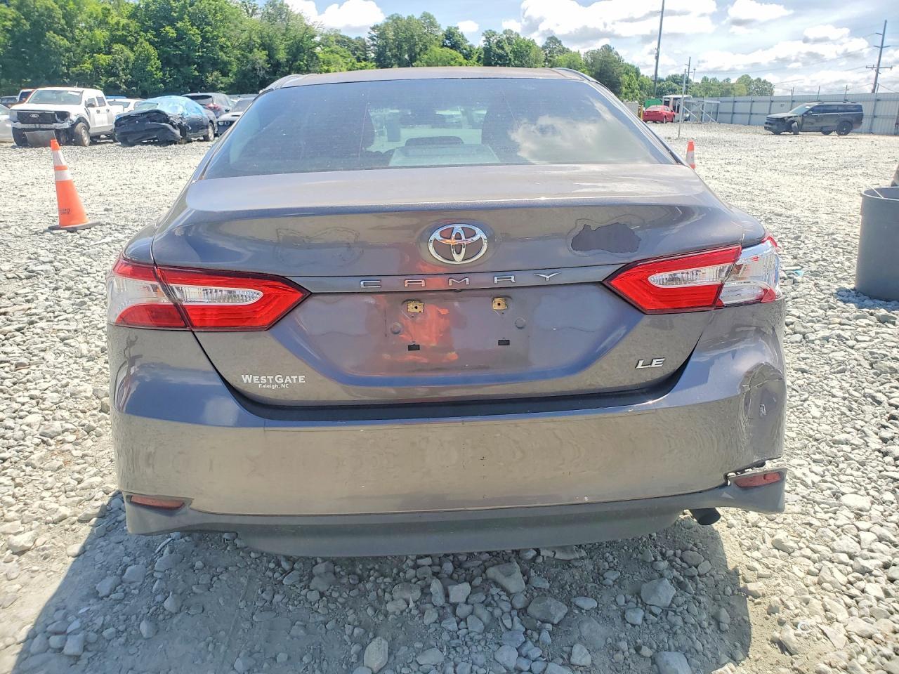 2018 Toyota Camry Le - Фото 6