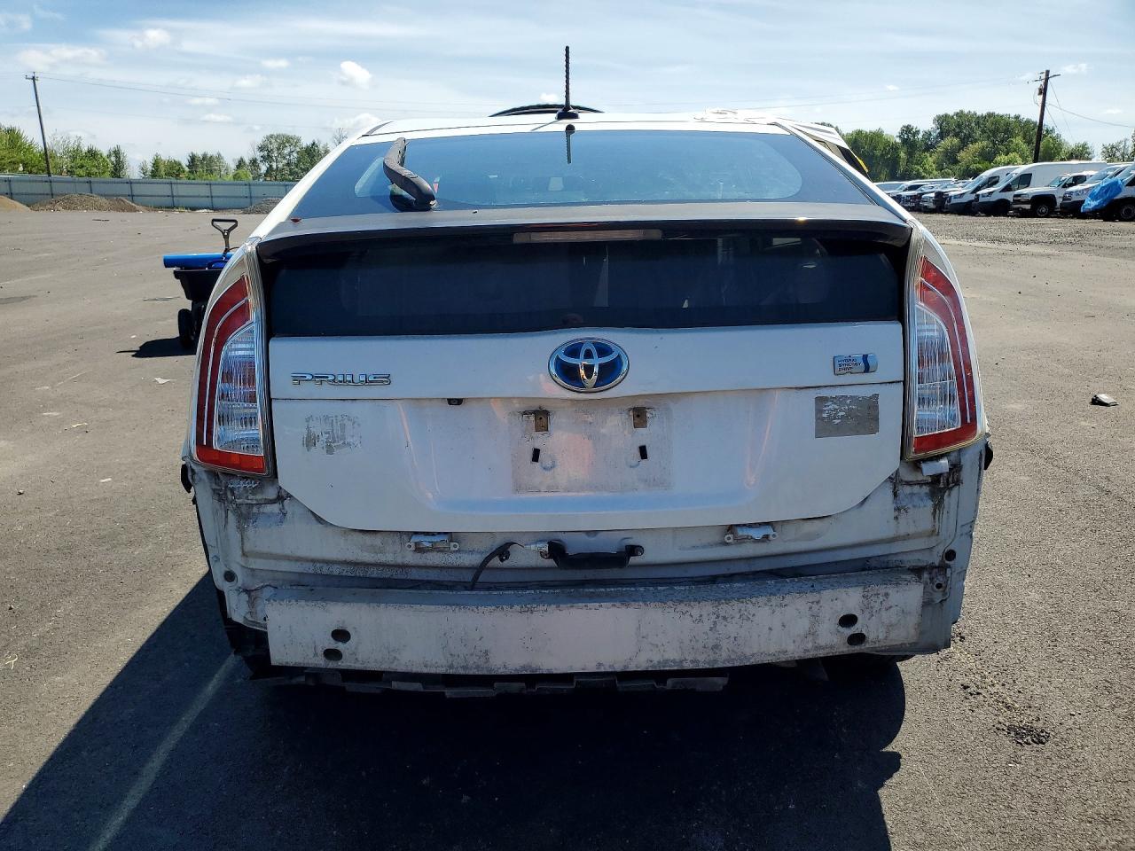 2013 Toyota Prius Three - Image 6