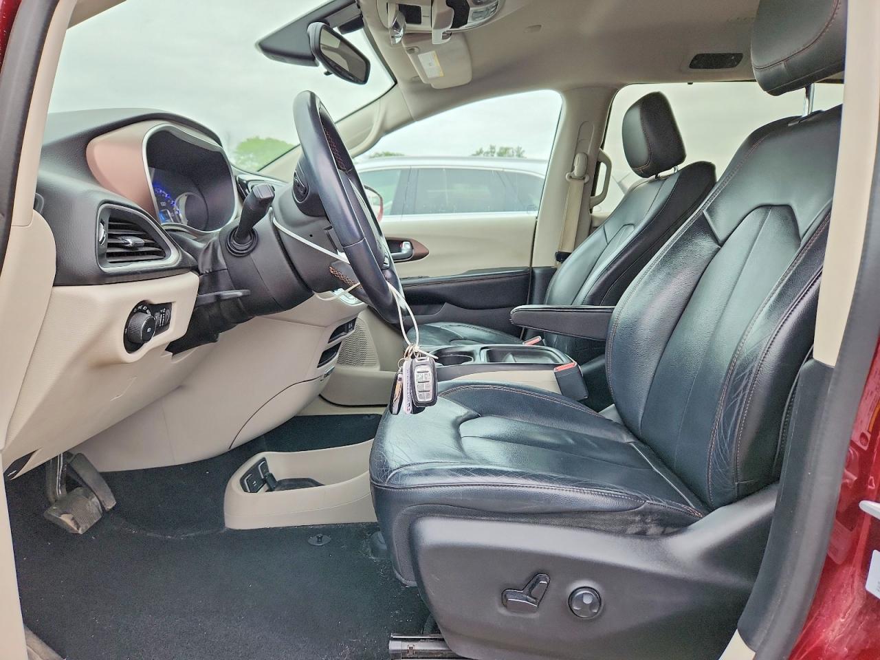 2017 Chrysler Pacifica Touring L - Image 7