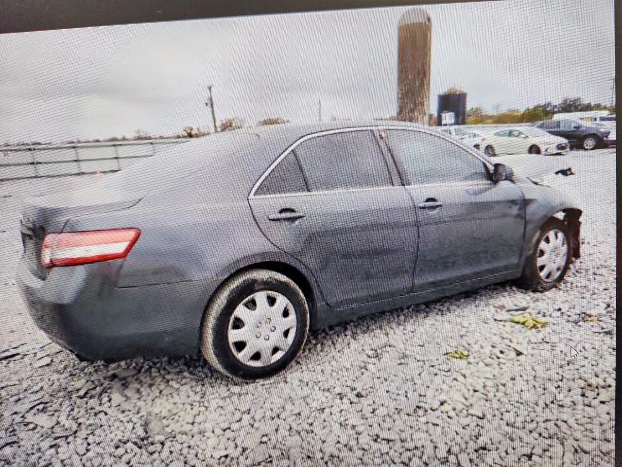 2011 Toyota Camry Le - Фото 3
