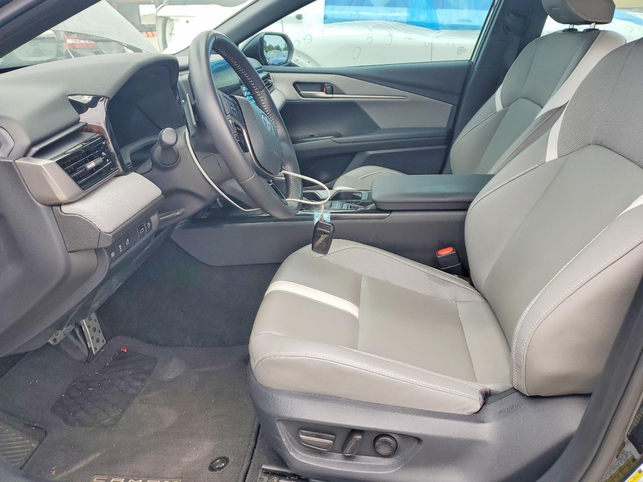 2025 Toyota Camry Se - Image 7