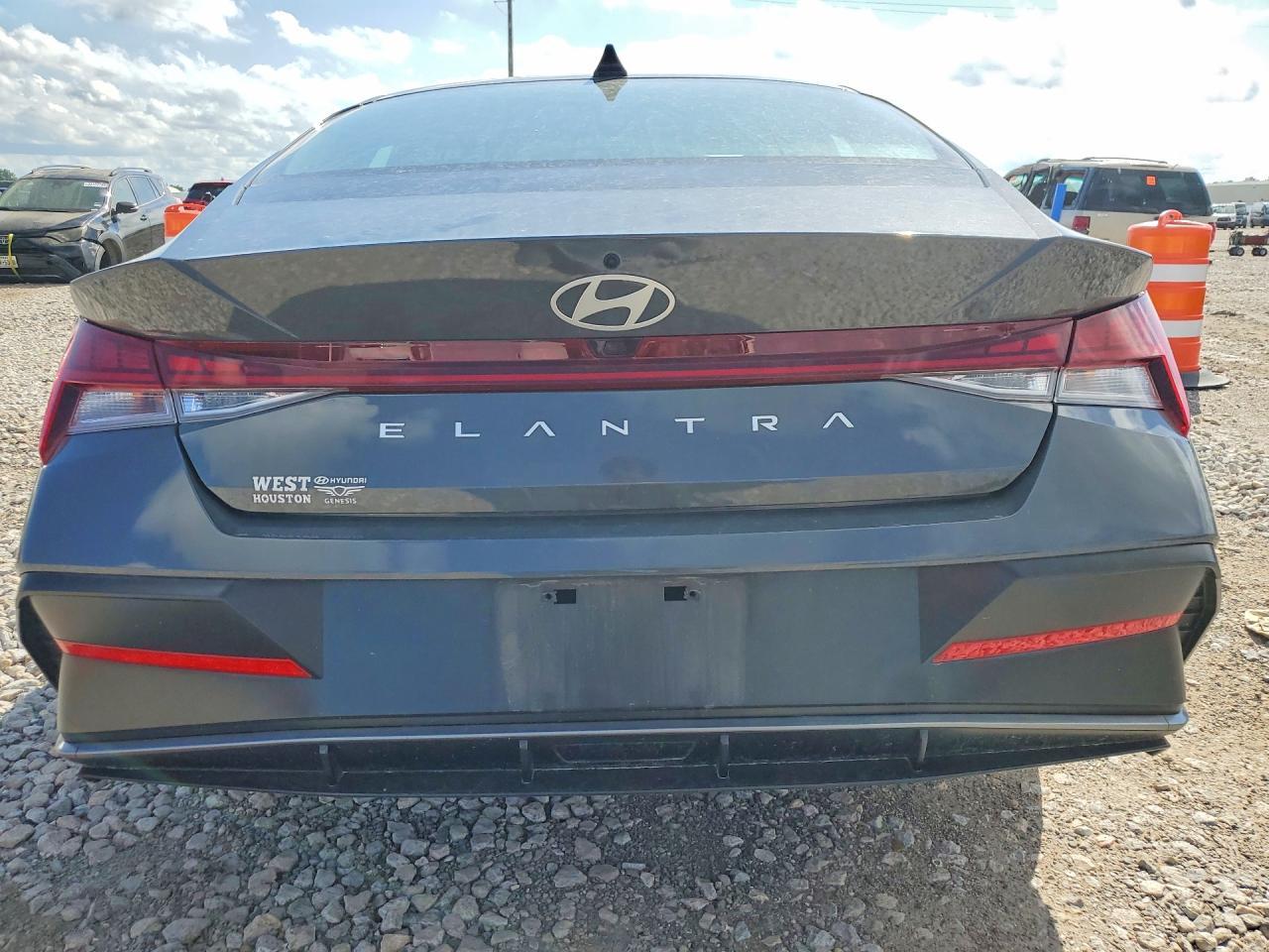2024 Hyundai Elantra Sel - Image 6