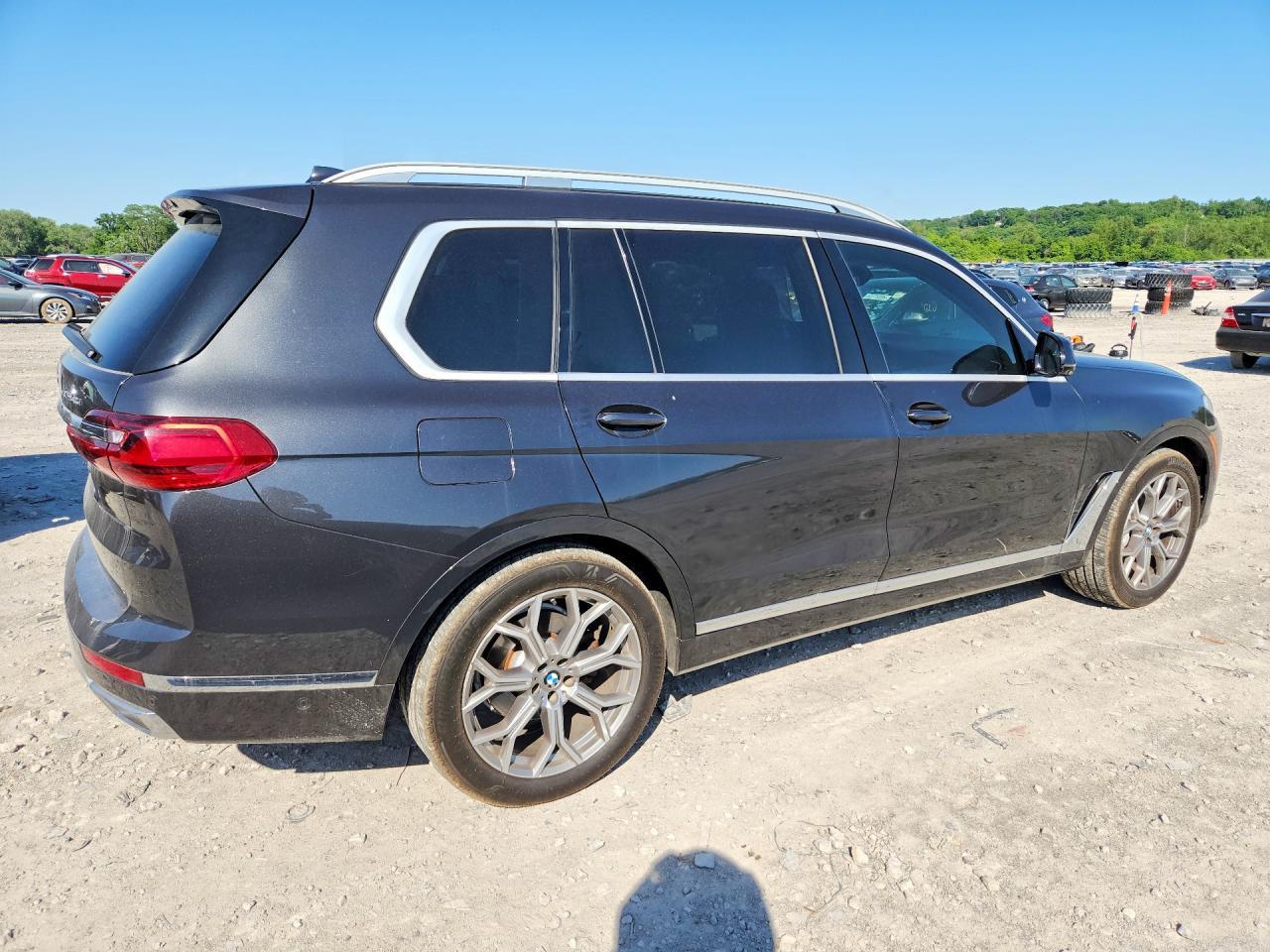 2021 BMW X7 xDrive40I - Фото 3