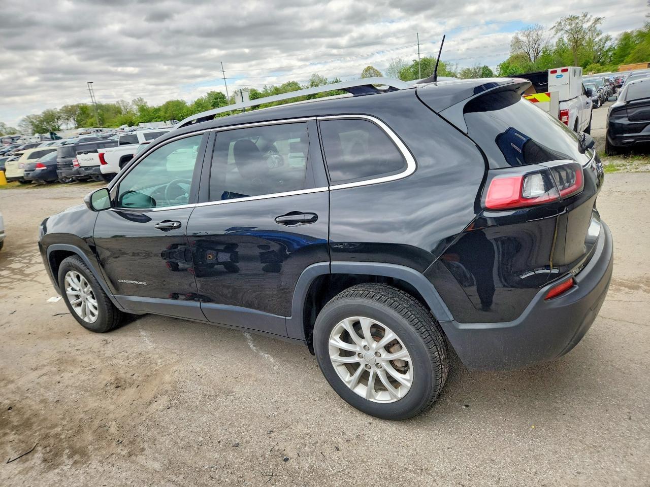 2019 Jeep Cherokee - Image 2
