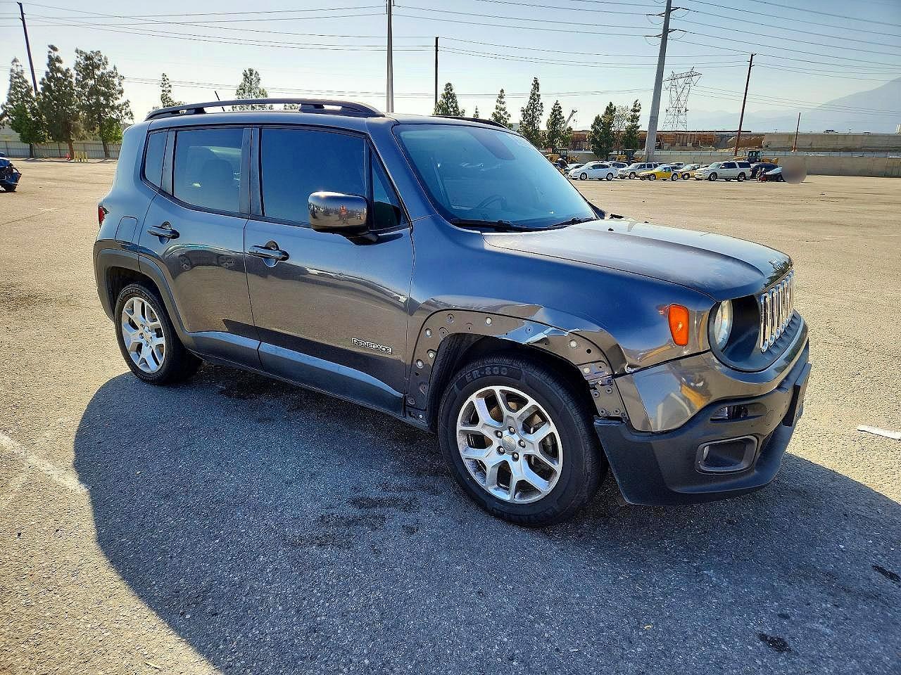 2017 Jeep Renegade Latitude - Image 4