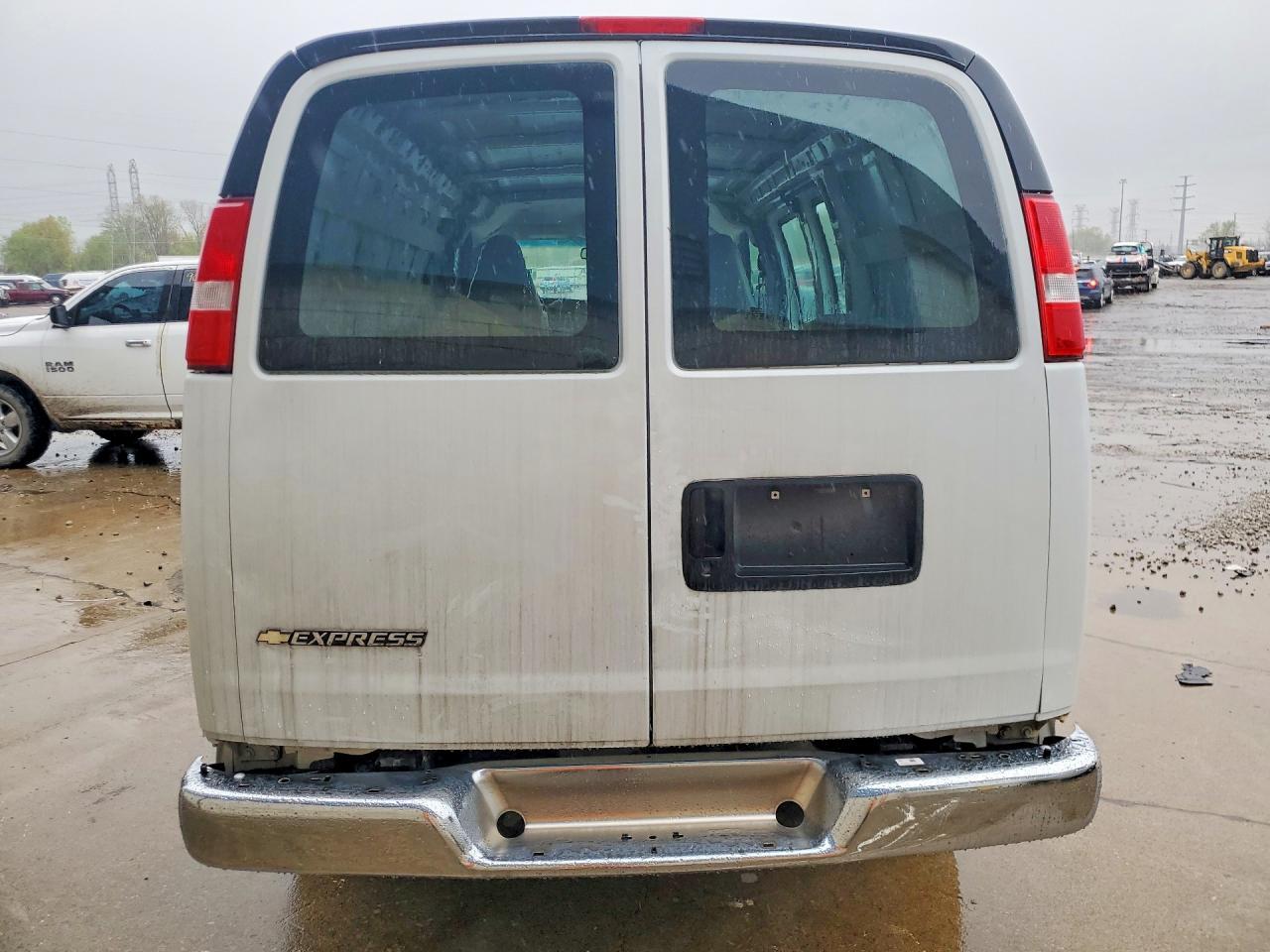 2022 Chevrolet Express G2500 Delivery Van - Фото 6
