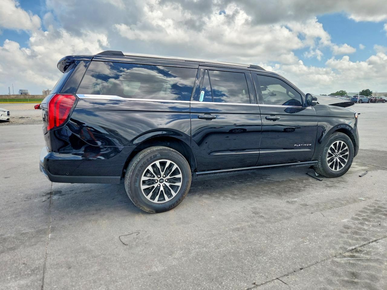 2025 Ford Expedition Max Platinum - Image 3