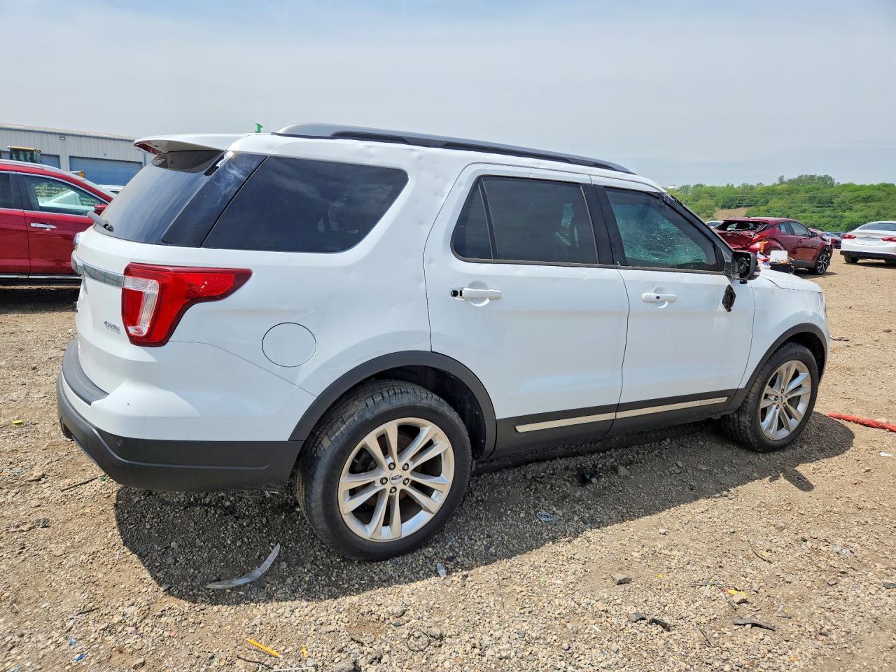 2019 Ford Explorer Xlt - Фото 3