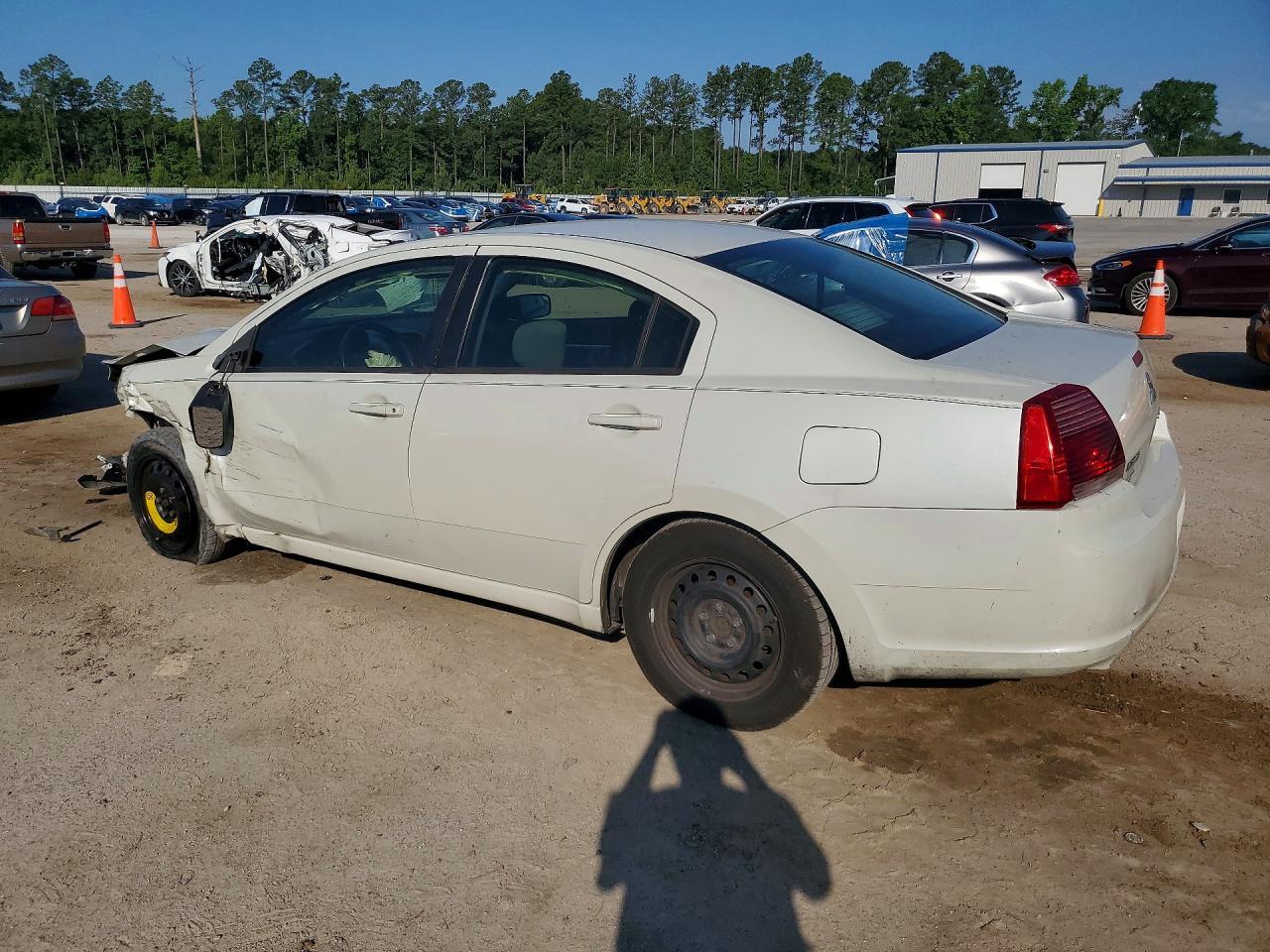2008 Mitsubishi Galant - Image 2