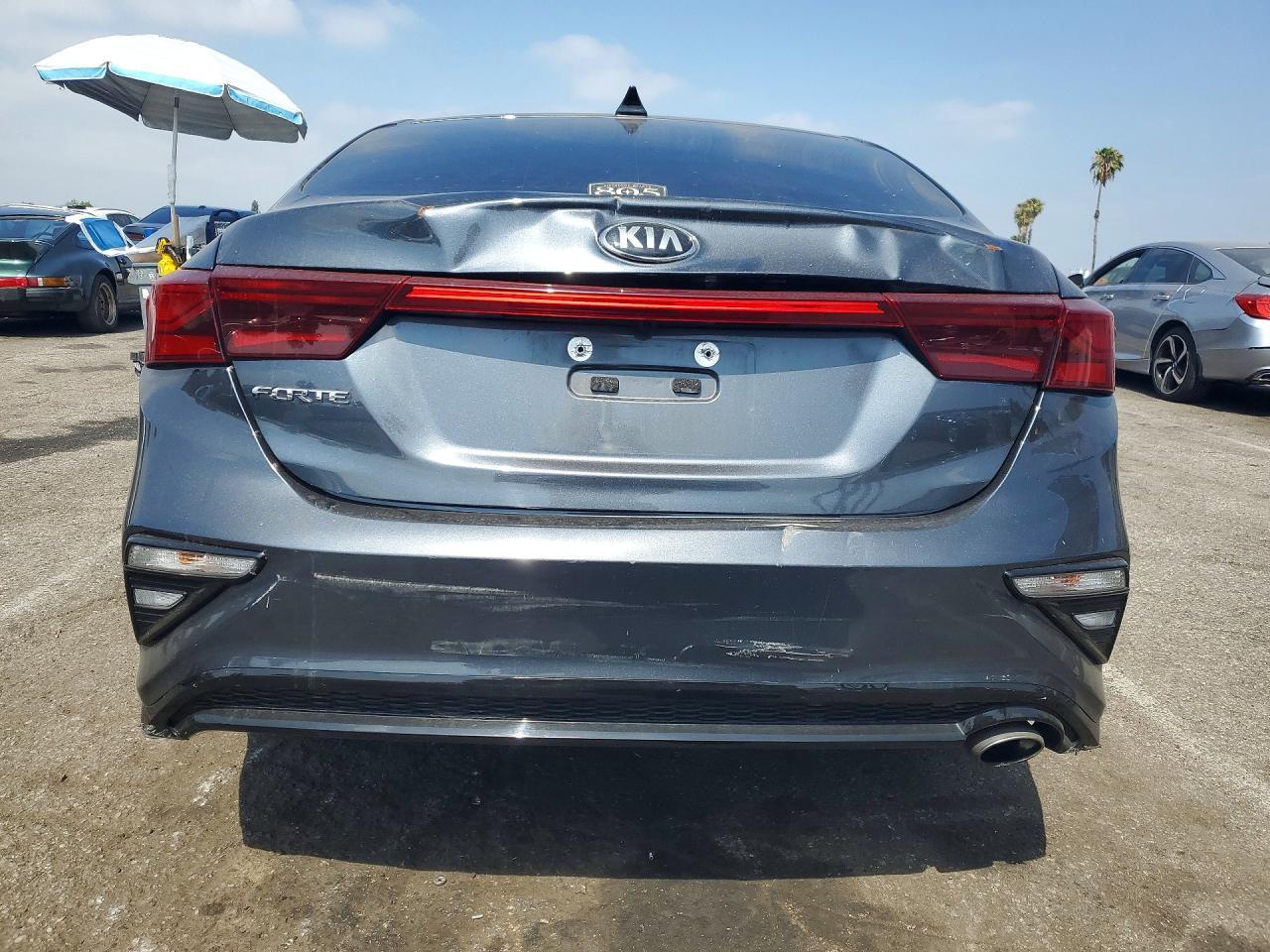2021 Kia Forte Lxs - Image 6