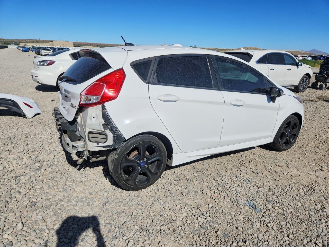 2016 Ford Fiesta Se - Фото 3