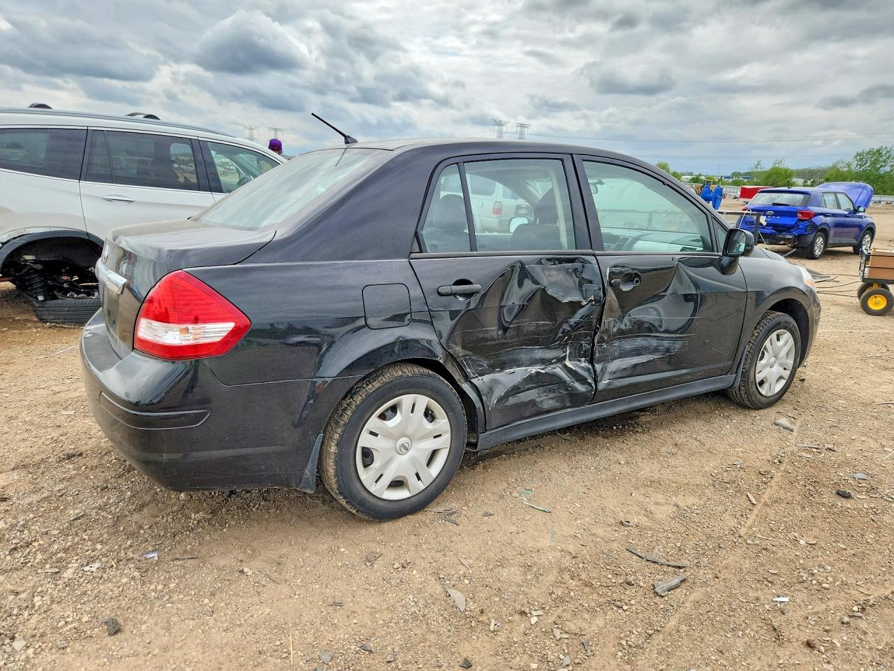 2011 Nissan Versa 1.8 S - Фото 3