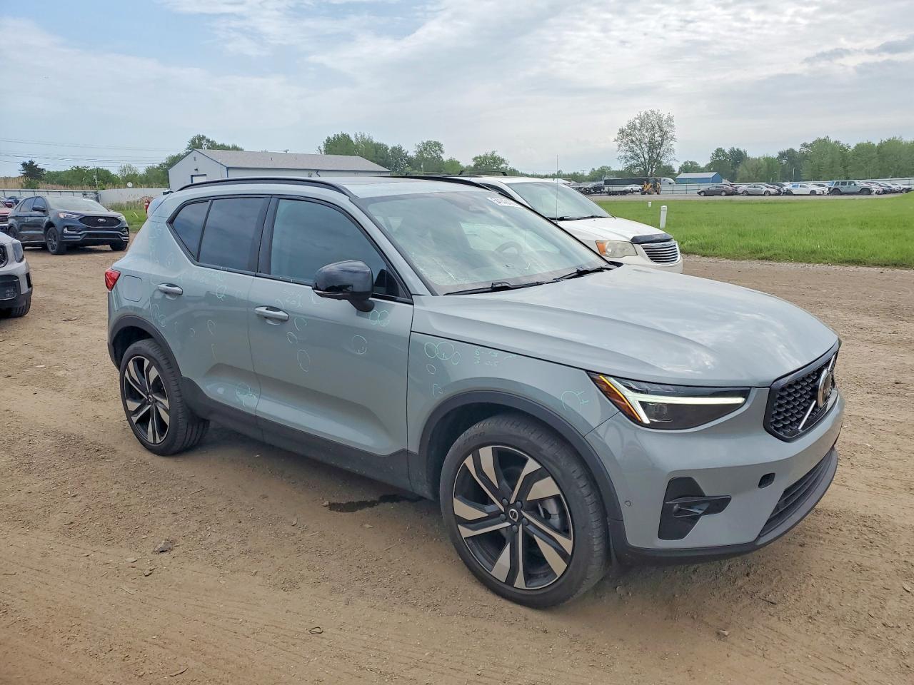 2024 Volvo Xc40 Ultimate - Image 4