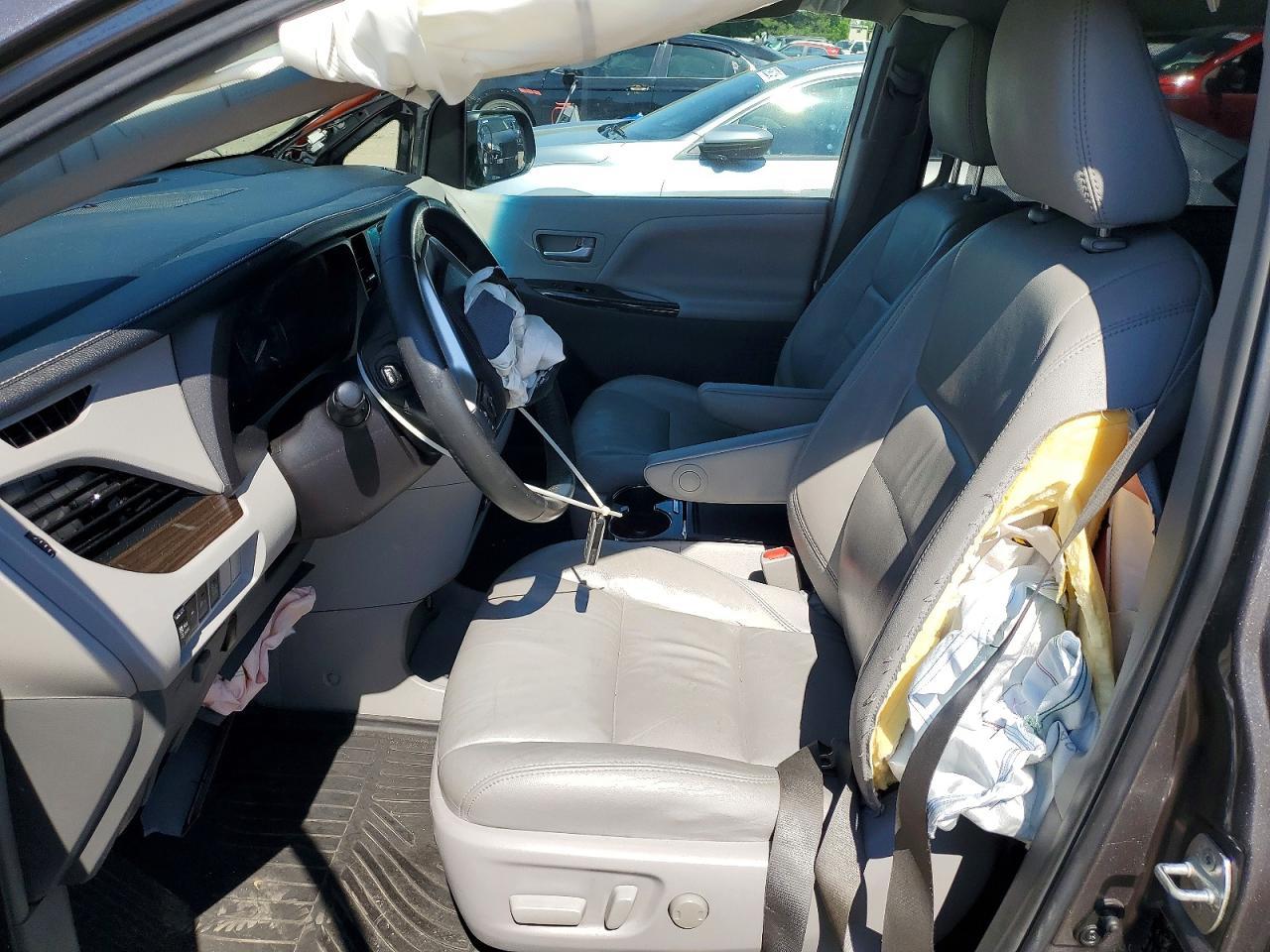 2017 Toyota Sienna Xle 8-Passenger - Фото 7