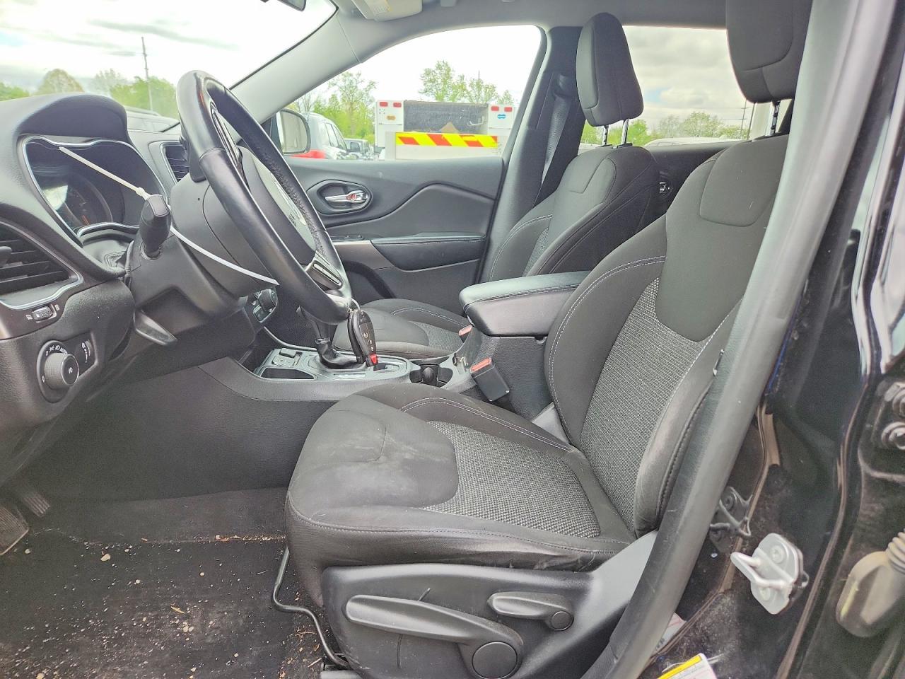 2019 Jeep Cherokee - Image 7