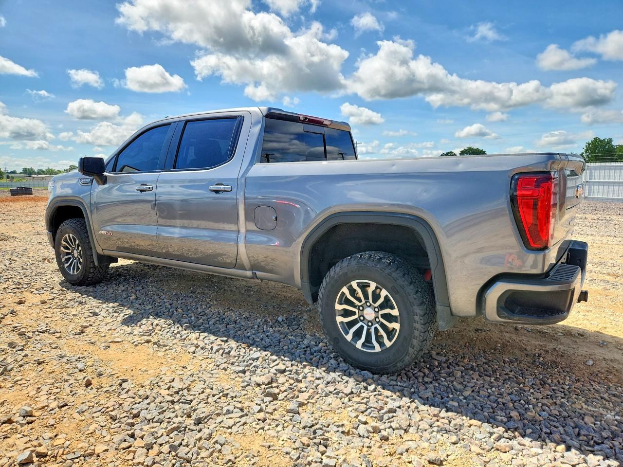 2022 GMC Sierra Limited K1500 At4 - Фото 2