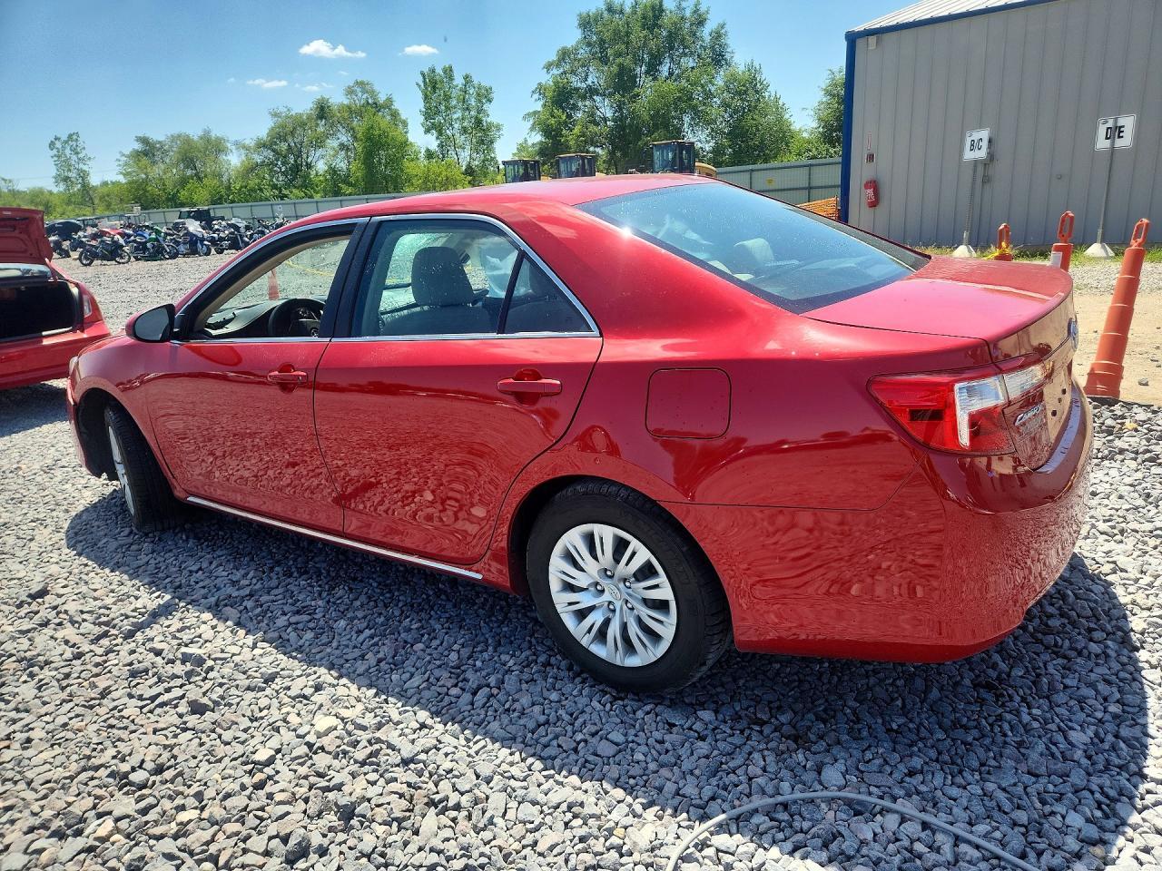 2014 Toyota Camry Le - Фото 2