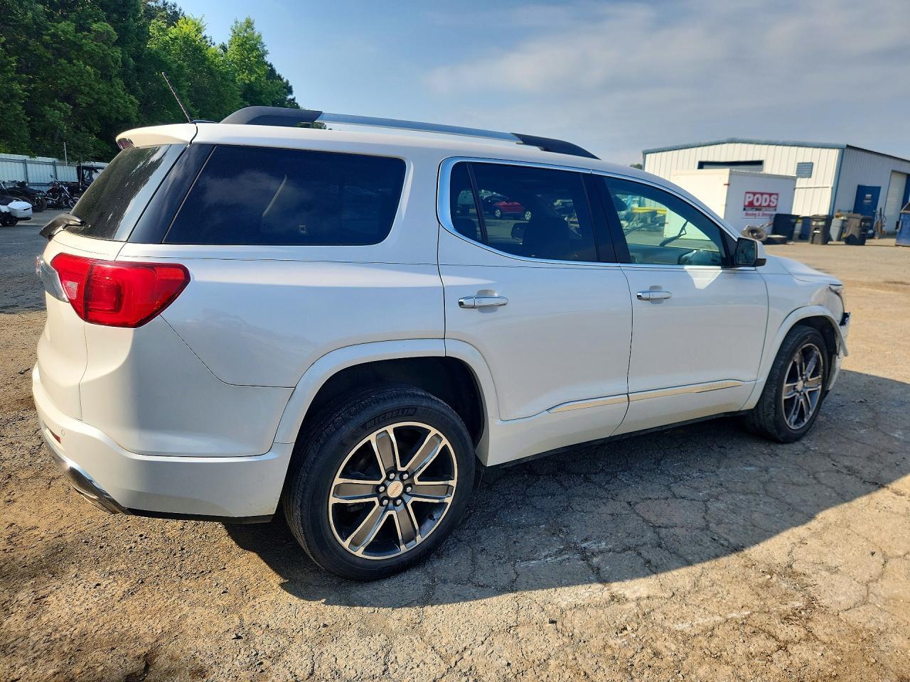 2017 GMC Acadia Denali - Фото 3