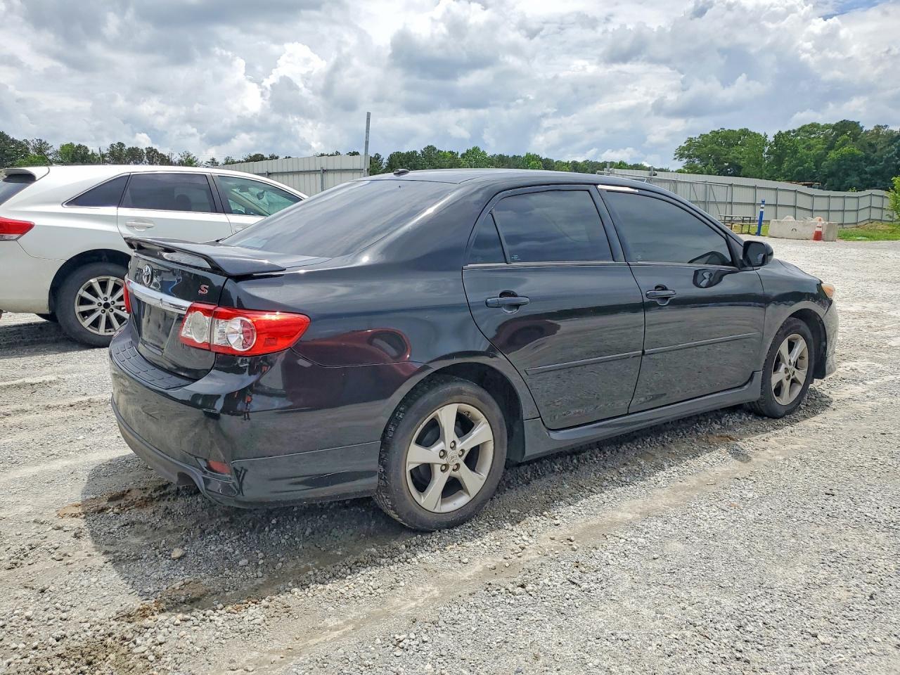2011 Toyota Corolla S - Фото 3