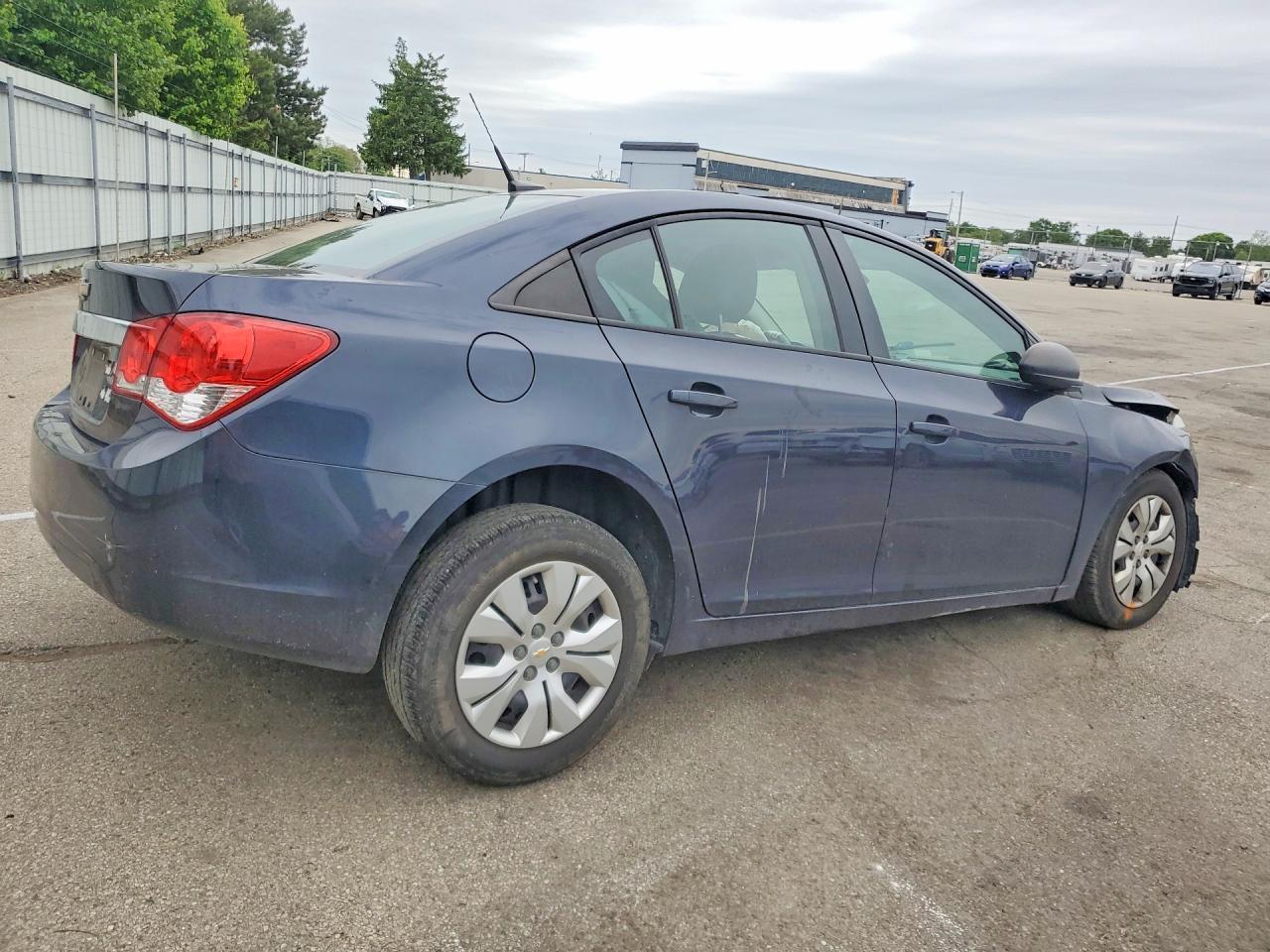 2014 Chevrolet Cruze Ls - Image 3