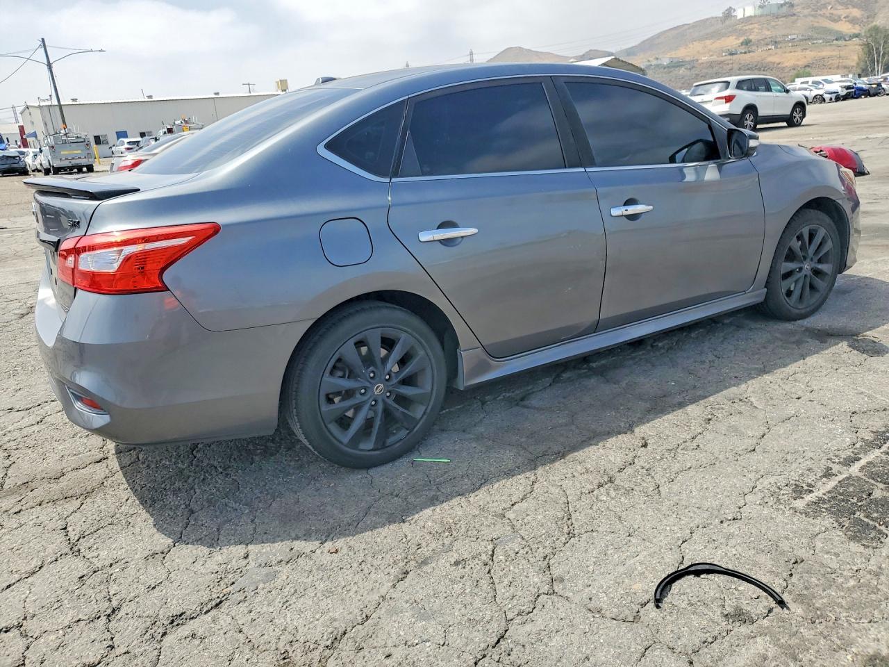 2018 Nissan Sentra Sr - Фото 3