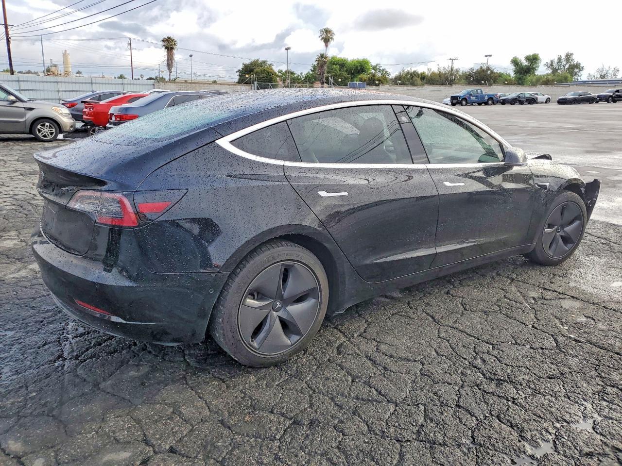 2018 Tesla Model 3 - Image 3