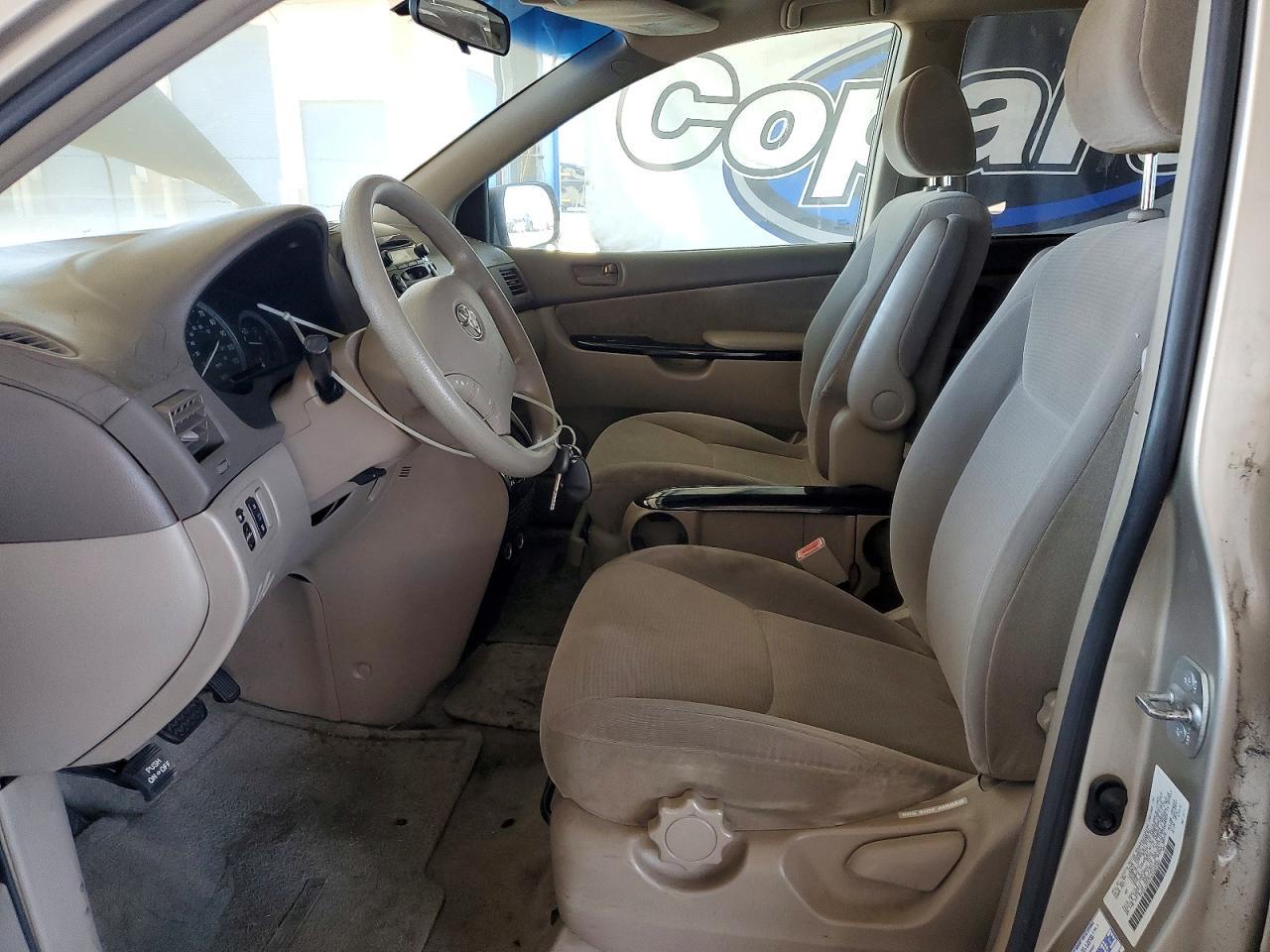 2004 Toyota Sienna Le 8 Passenger - Фото 7