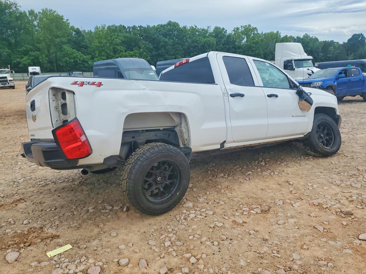 2018 Chevrolet Silverado K1500 - Фото 3