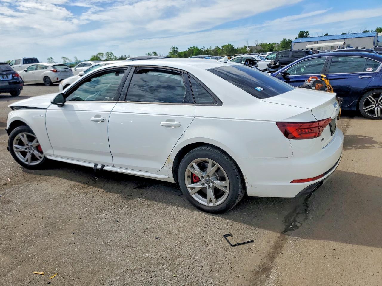 2018 Audi A4 Premium - Фото 2