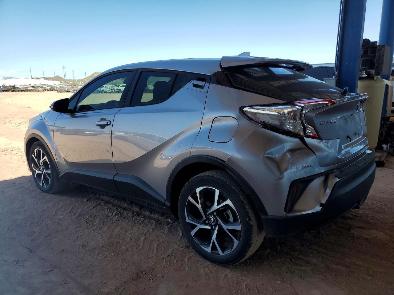 2018 Toyota C-Hr Xle Premium - Image 2