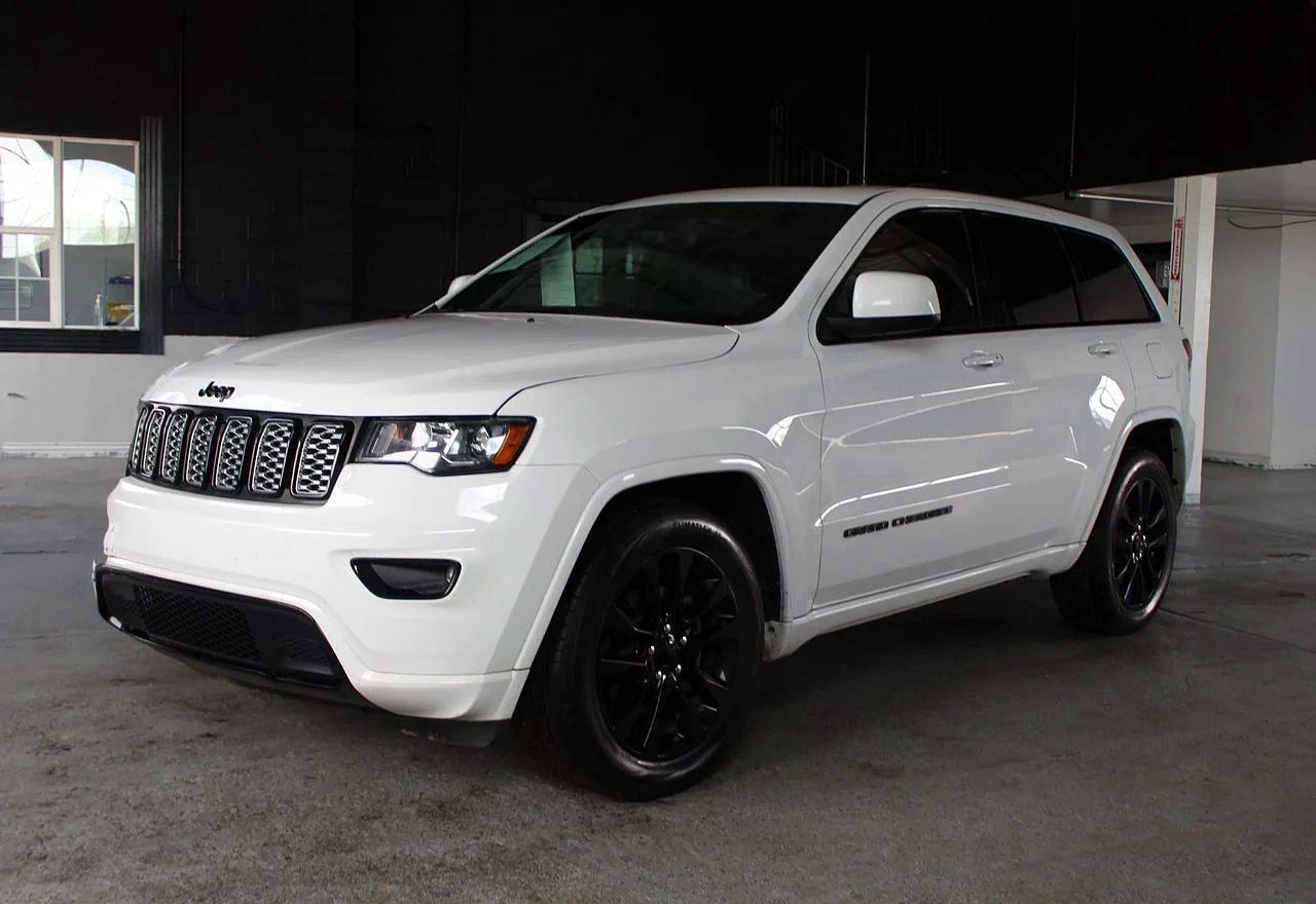 2019 Jeep Grand Cherokee Laredo - Фото 2