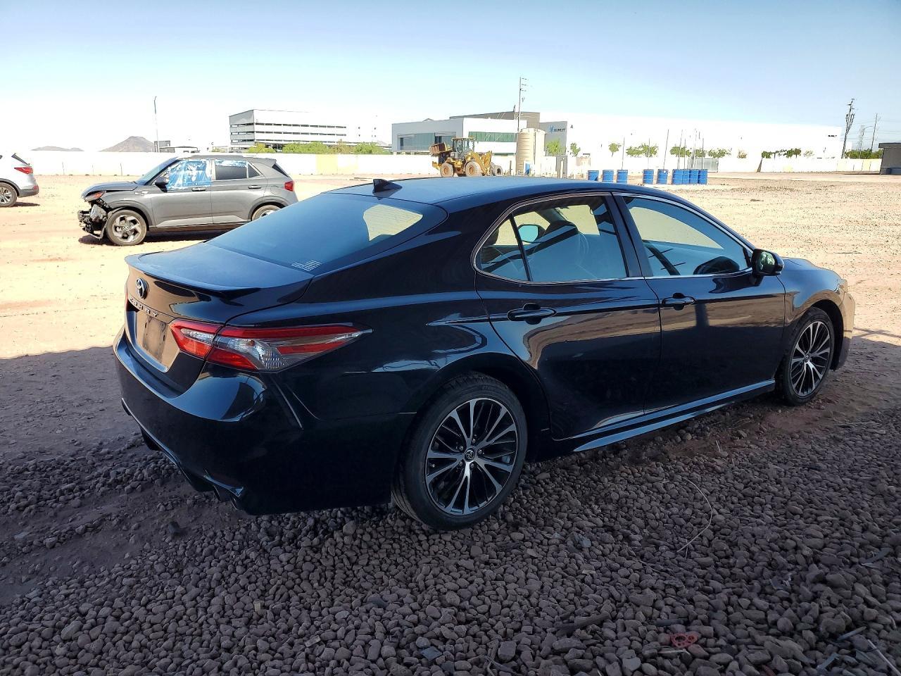 2019 Toyota Camry Se - Фото 3