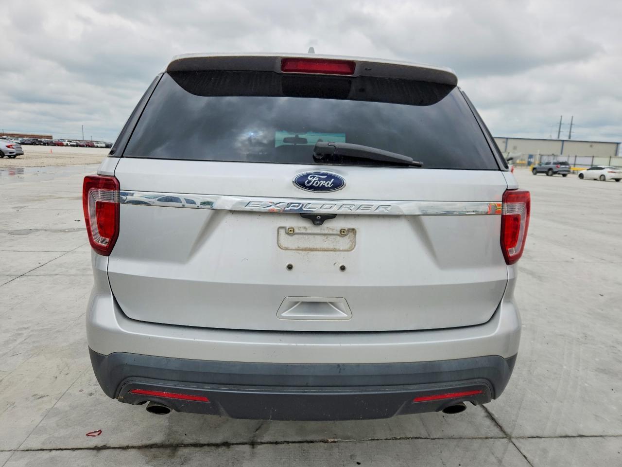 2017 Ford Explorer - Image 6