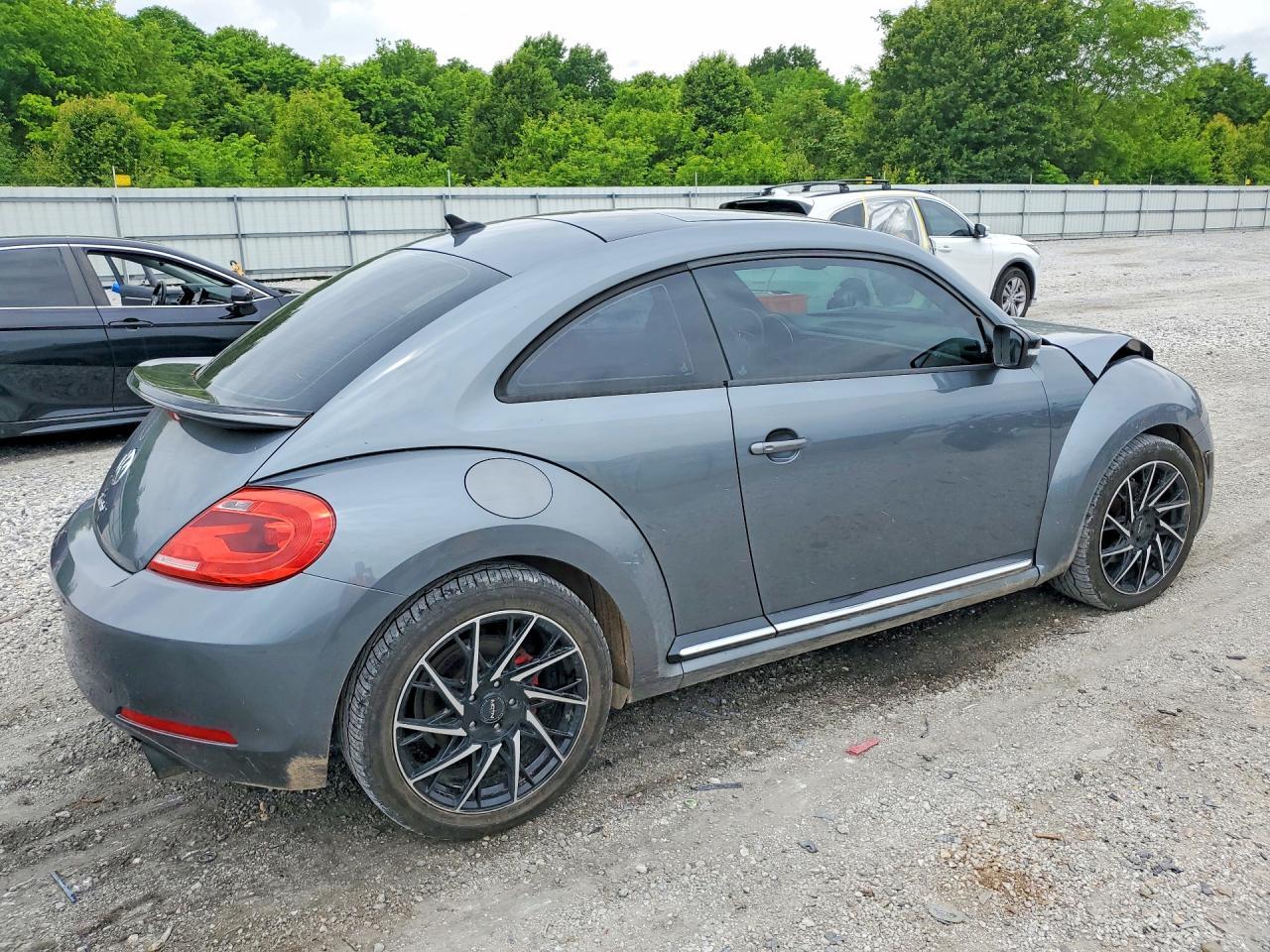 2012 Volkswagen Beetle Turbo - Image 3